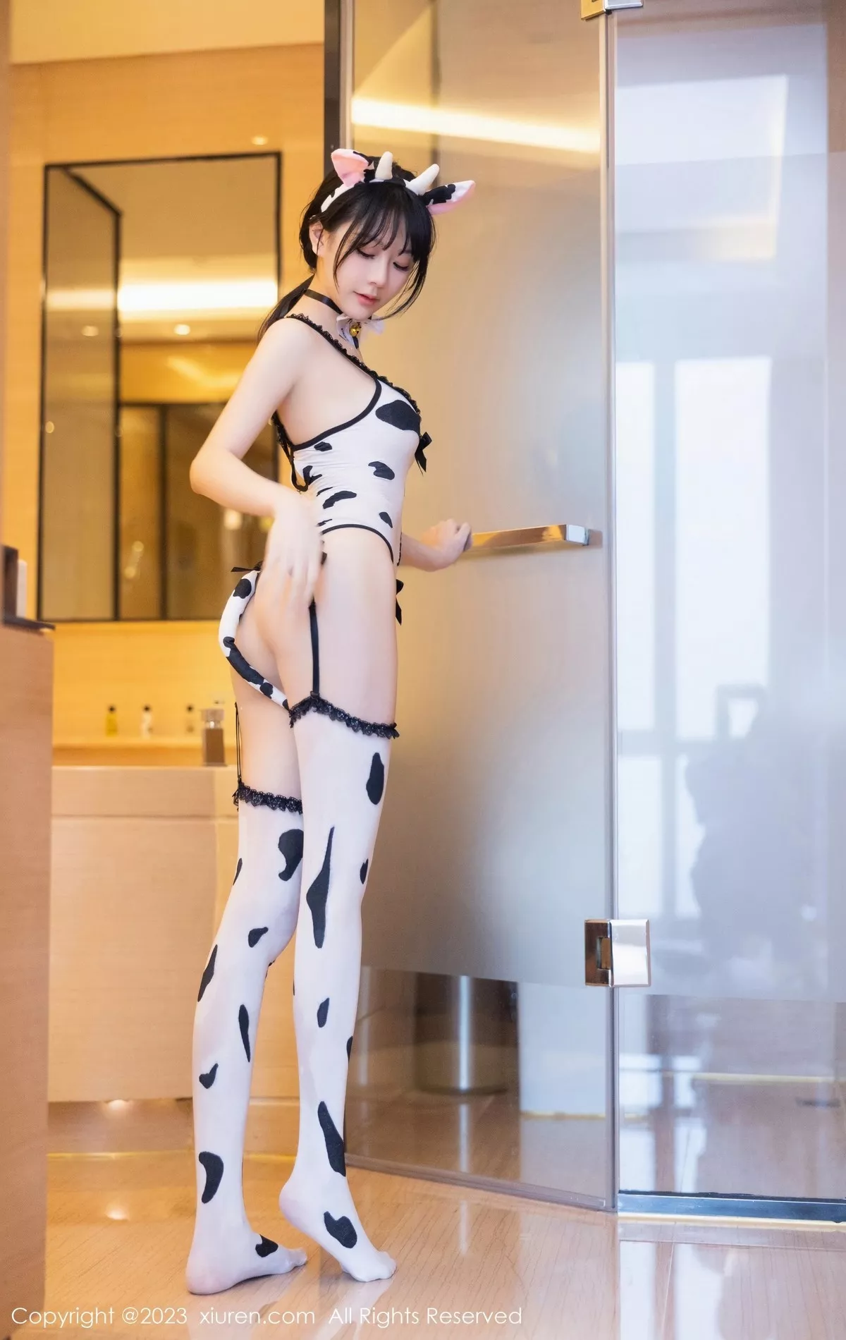 秀人集.com_[XiuRen秀人网]No.6774_模特幼幼私房性感情趣奶牛装服饰秀完美身材迷人诱惑写真81P