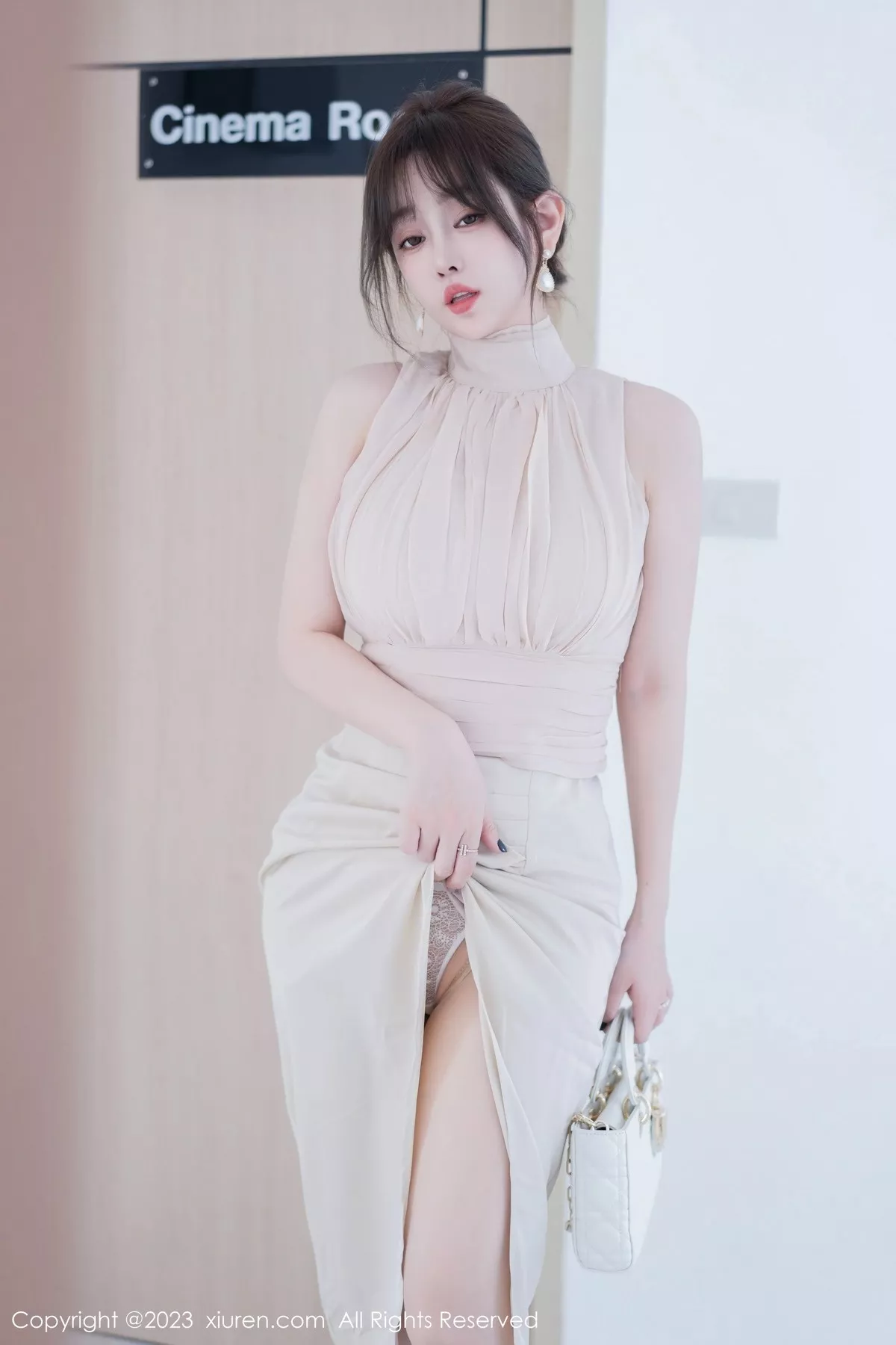 秀人集.com_[XiuRen秀人网]No.6768_女神王雨纯脱浅色连衣长裙露浅色内衣配开档肉丝完美诱惑写真74P