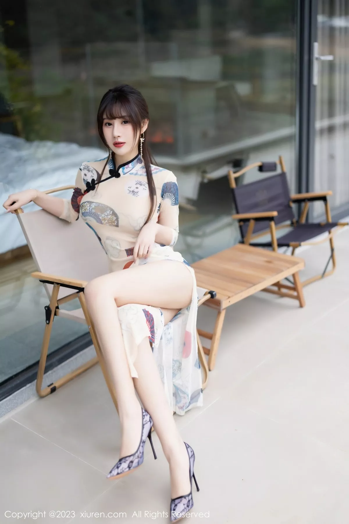 秀人集.com_[XiuRen秀人网]No.6831_模特张欣欣性感白色图案旗袍+红色薄纱轻透情趣服惹火诱惑写真72P