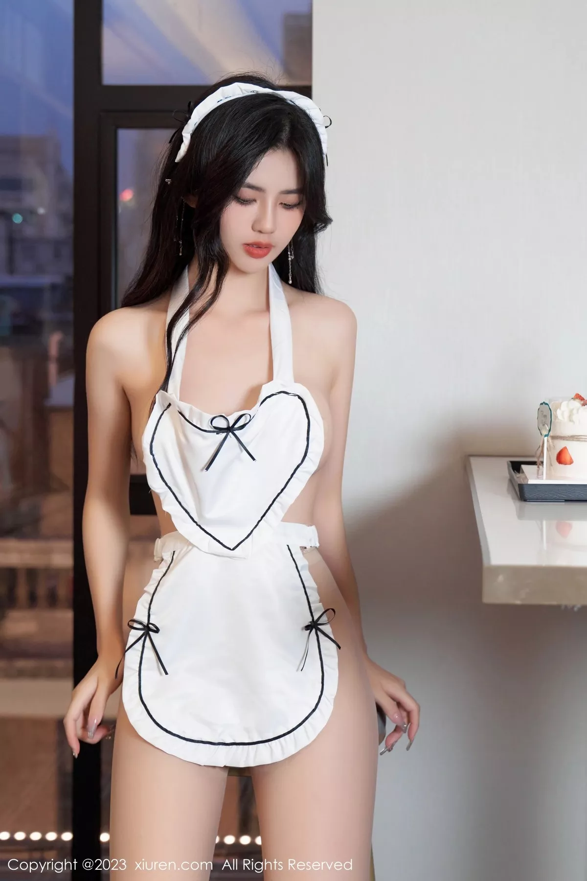 秀人集.com_[XiuRen秀人网]No.6833_模特浅浅Danny性感白色厨娘服饰真空秀丰腴身姿惹火诱惑写真100P