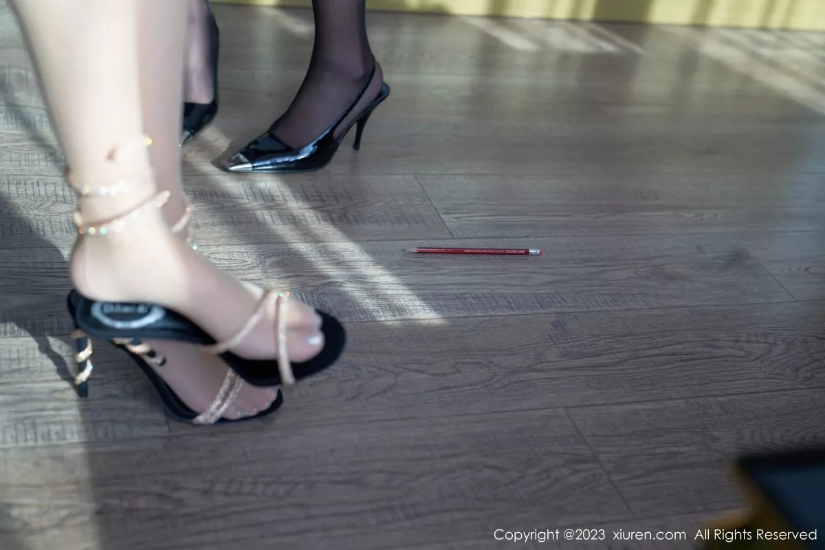 秀人集.com_[XiuRen秀人网]No.6839_模特沈青黛互动拍摄露黑色内衣配黑丝吊袜秀曼妙身姿诱惑写真101P