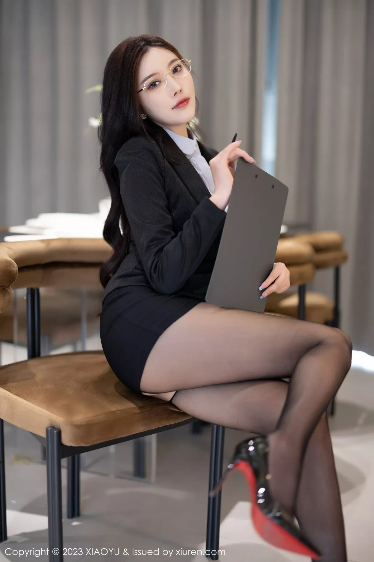 秀人集.com_[XiaoYu画语界]Vol.1041_女神杨晨晨Yome职业装露黑色薄纱连体衣秀丰腴身材诱惑写真100P