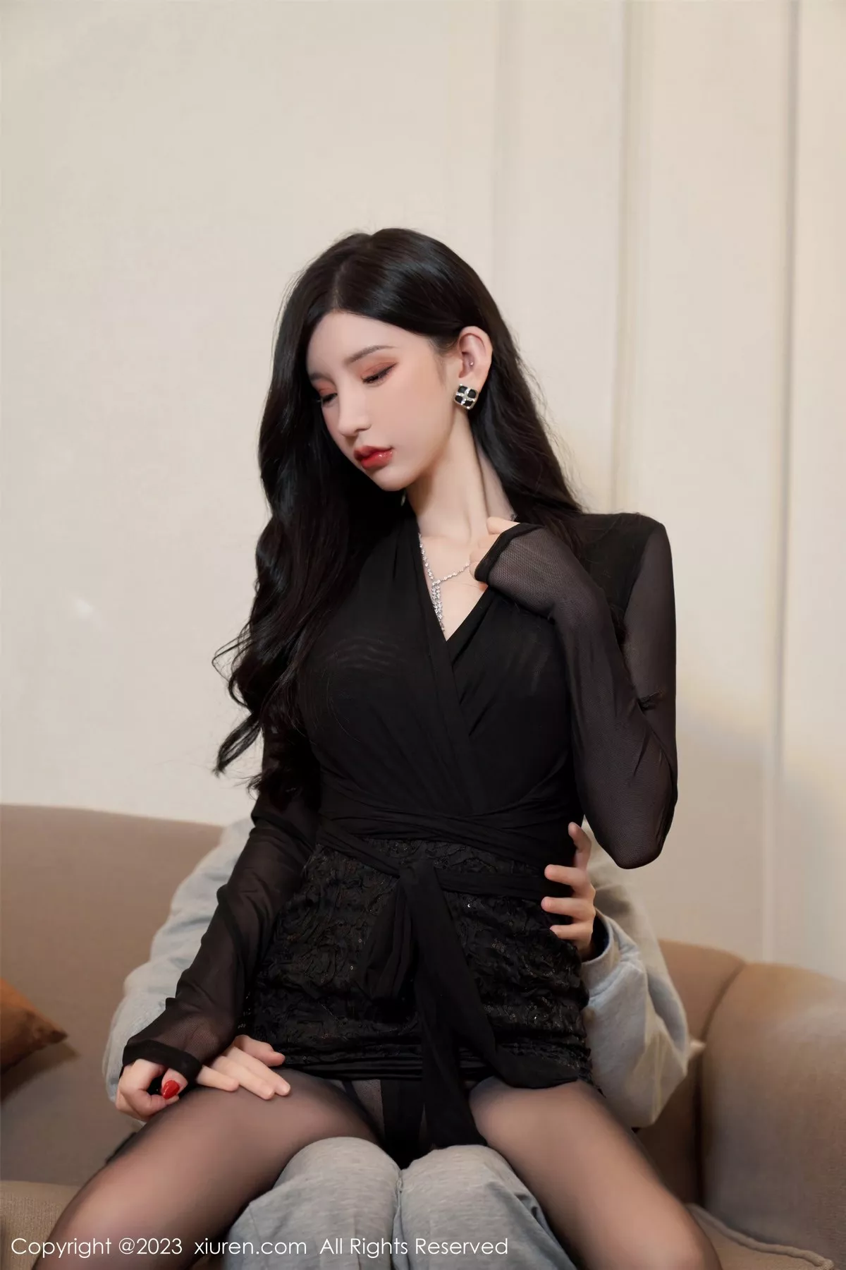 秀人集.com_[XiuRen秀人网]No.6853_女神周于希Sally脱黑色薄纱服饰露黑色内衣秀惹火身材诱惑写真86P