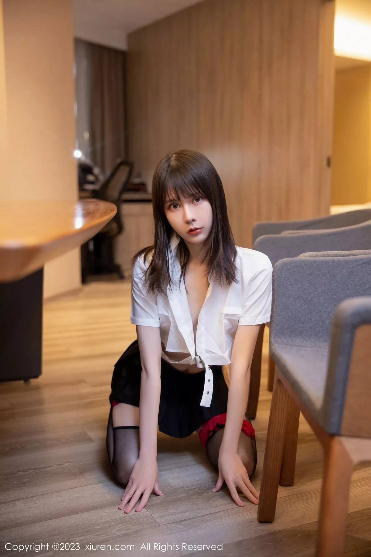 秀人集.com_[XiuRen秀人网]No.6862_模特甜佳佳性感白色短款上衣配黑短裙半撩秀曼妙身姿诱惑写真80P