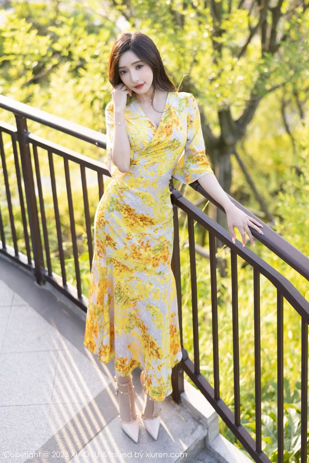 秀人集.com_[XiaoYu画语界]Vol.1043_女神王馨瑶yanni脱连衣长裙露白色蕾丝内衣秀曼妙身姿诱惑写真90P