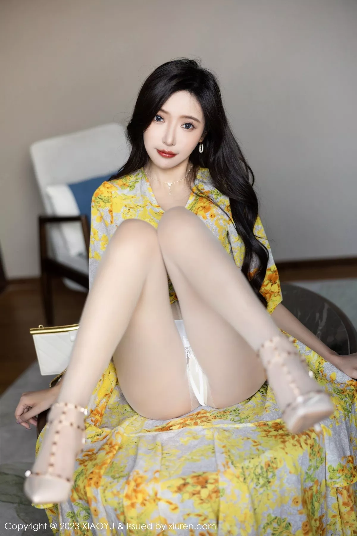 秀人集.com_[XiaoYu画语界]Vol.1043_女神王馨瑶yanni脱连衣长裙露白色蕾丝内衣秀曼妙身姿诱惑写真90P