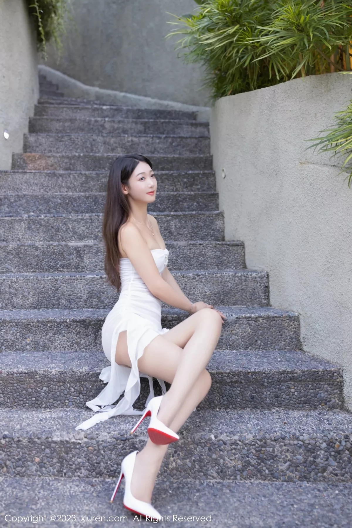 秀人集.com_[XiuRen秀人网]No.6780_模特唐安琪泳池边白色薄纱礼裙配超薄肉丝秀完美身材诱惑写真78P