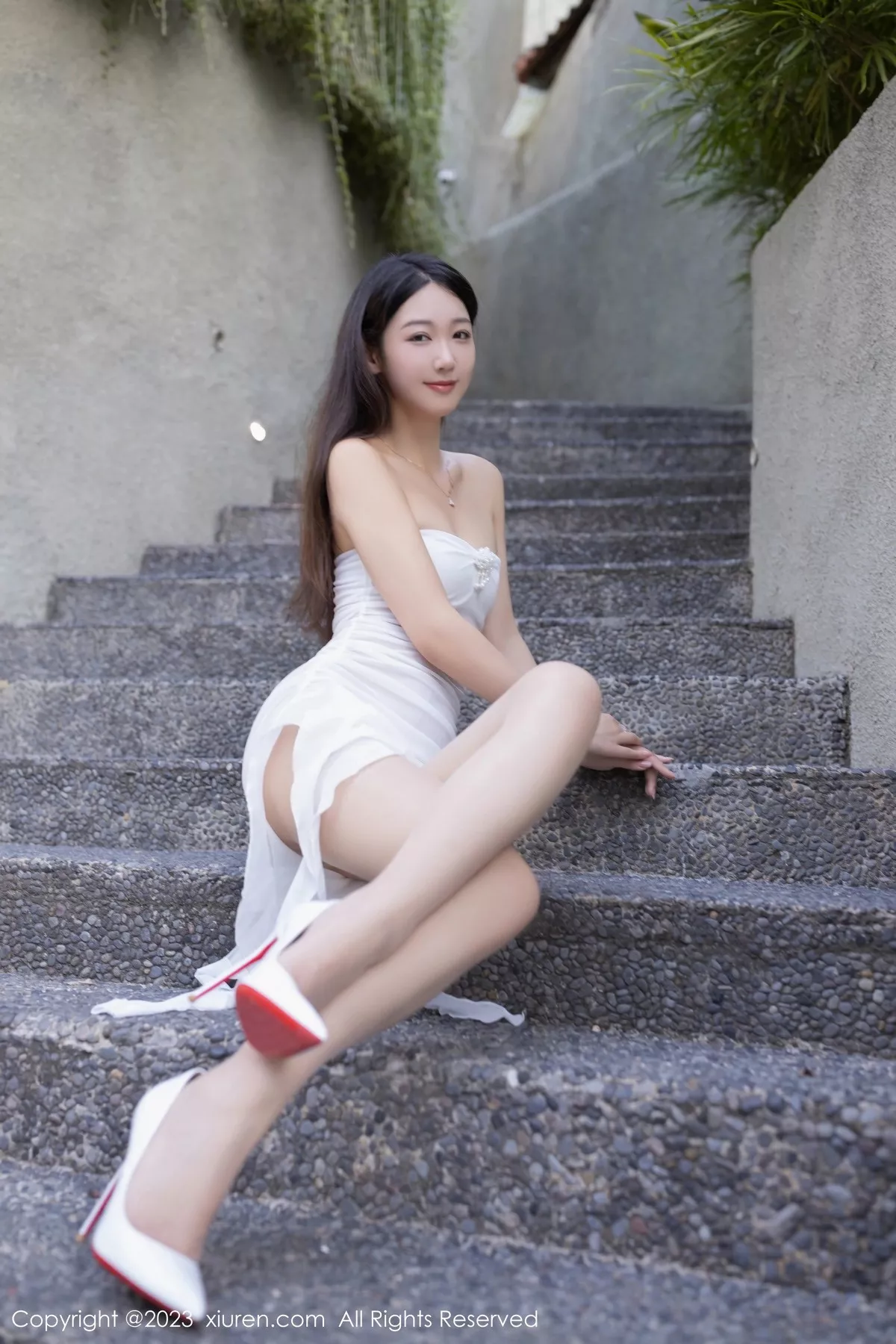 秀人集.com_[XiuRen秀人网]No.6780_模特唐安琪泳池边白色薄纱礼裙配超薄肉丝秀完美身材诱惑写真78P