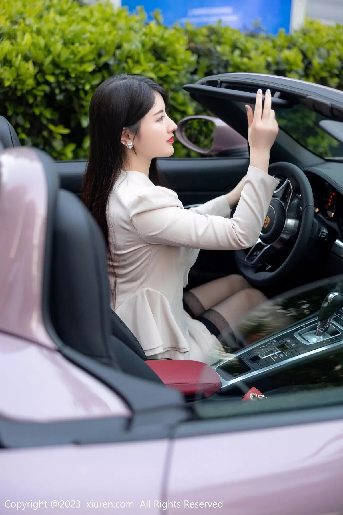 秀人集.com_[XiuRen秀人网]No.6879_模特诗诗kiki半脱浅色OL服饰露性感浅灰内衣秀惹火身材诱惑写真79P