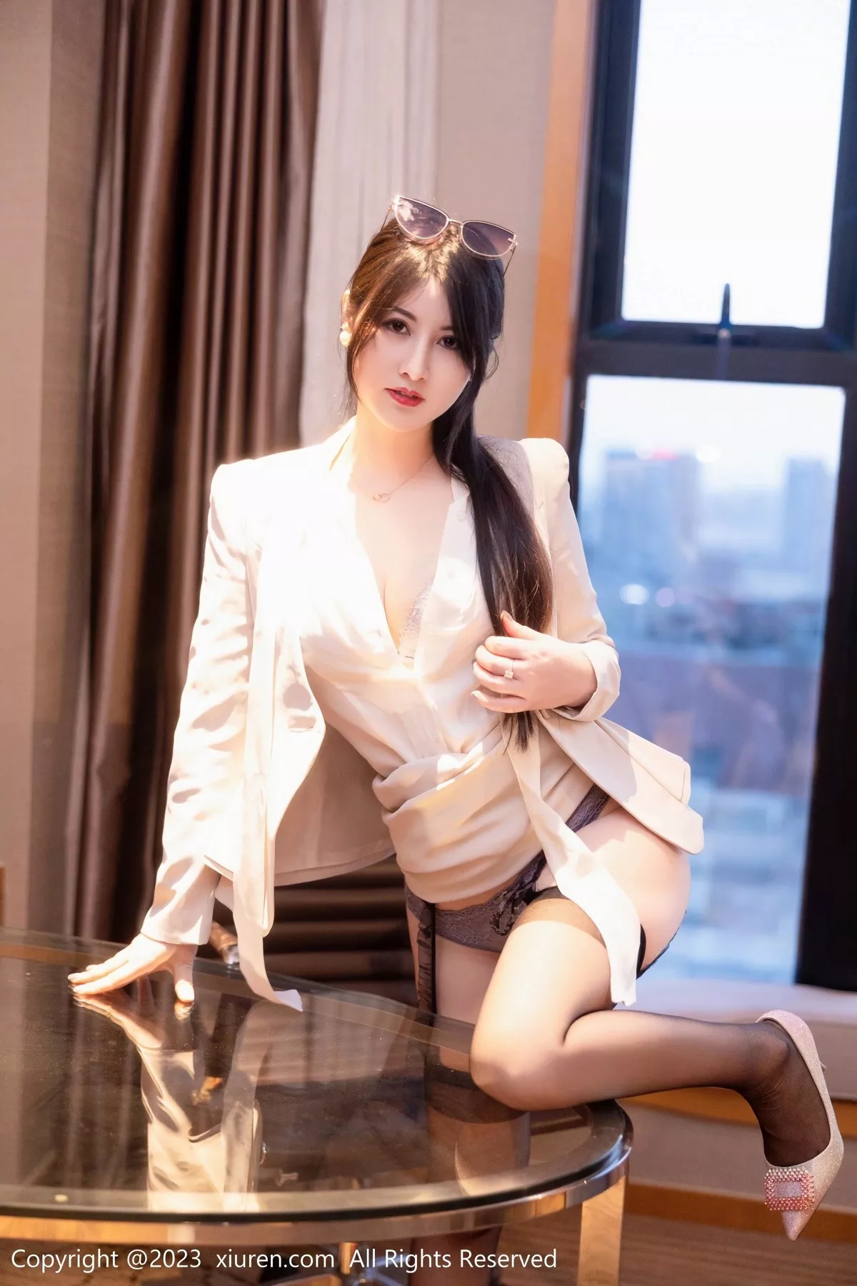 秀人集.com_[XiuRen秀人网]No.6879_模特诗诗kiki半脱浅色OL服饰露性感浅灰内衣秀惹火身材诱惑写真79P