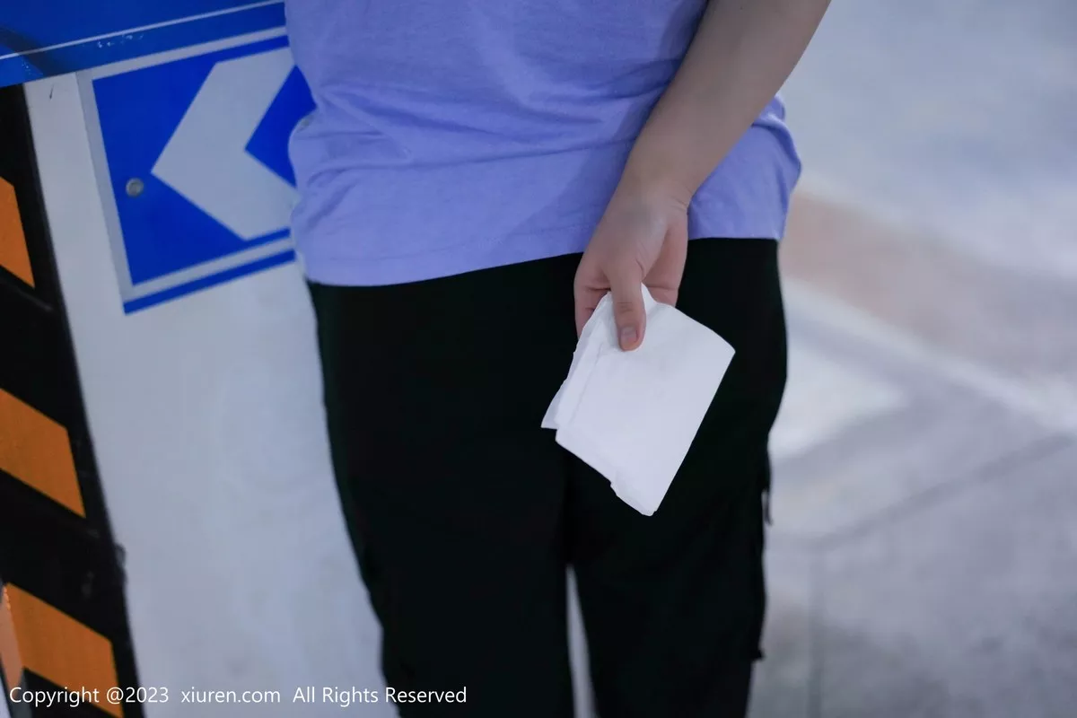 秀人集.com_[XiuRen秀人网]No.6881_模特laura阿姣尾随拍摄主题性感黑色吊带裙秀曼妙身姿诱惑写真69P