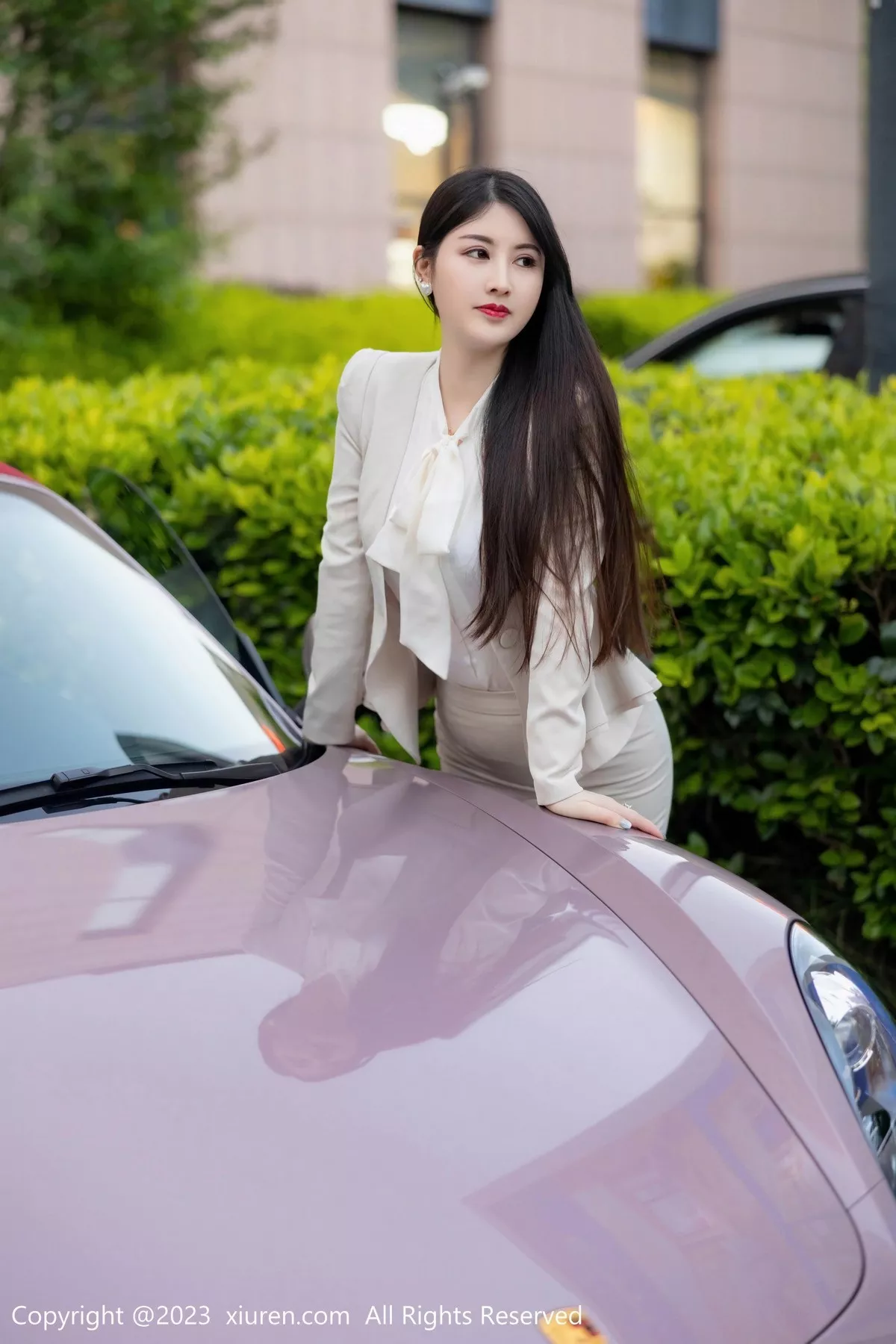 秀人集.com_[XiuRen秀人网]No.6879_模特诗诗kiki半脱浅色OL服饰露性感浅灰内衣秀惹火身材诱惑写真79P