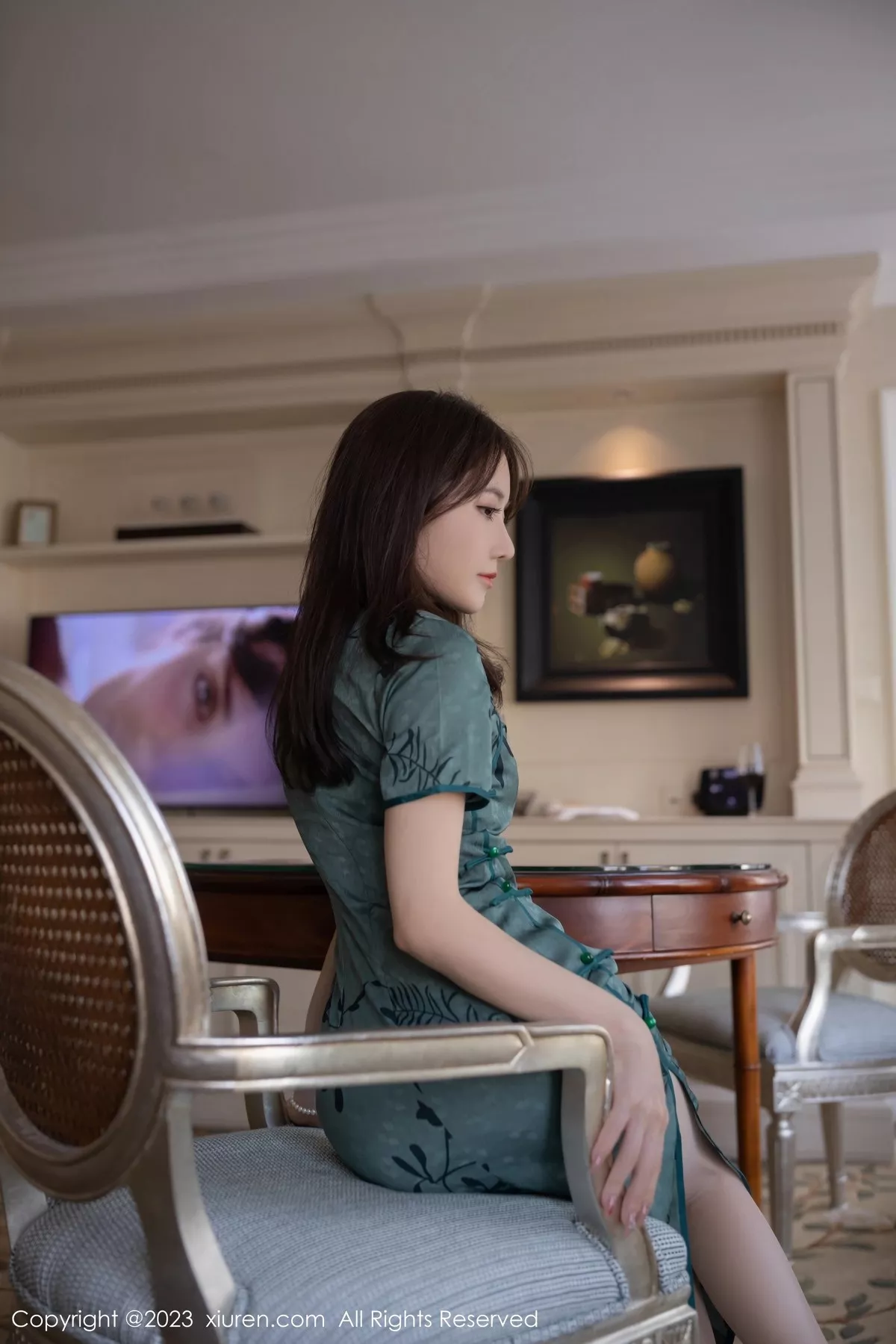 秀人集.com_[XiuRen秀人网]No.6893_模特鱼子酱Fish脱墨绿色长旗袍露性感内衣秀完美身材诱惑写真81P