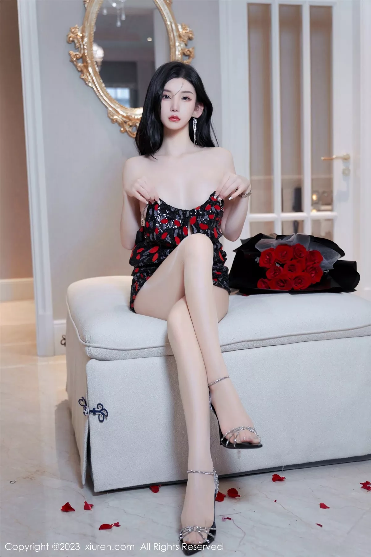 秀人集.com_[XiuRen秀人网]No.6894_女神周于希Sally梦中情人主题浴缸里花瓣浴秀惹火身材诱惑写真82P