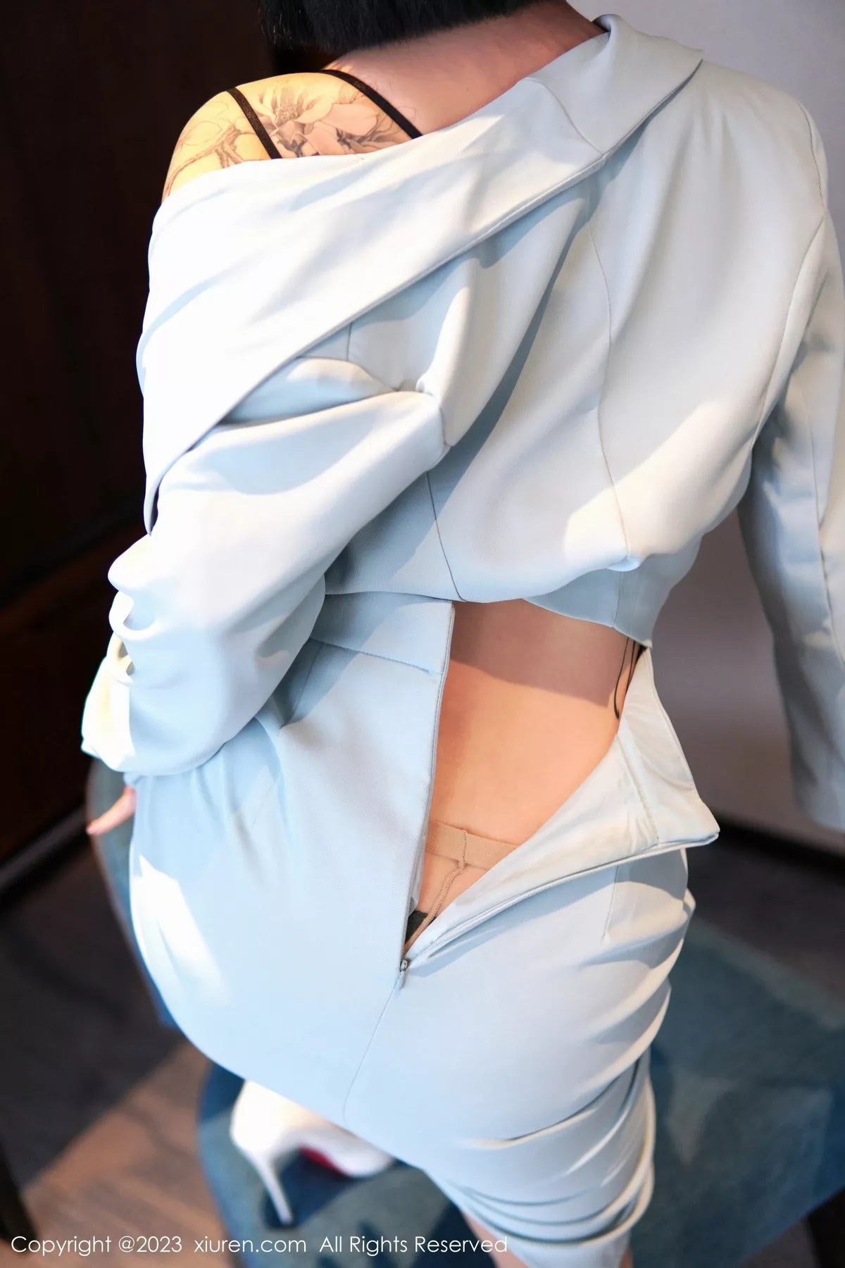 秀人集.com_[XiuRen秀人网]No.6885_模特乔一一性感淡蓝色Ol服饰露墨绿色内衣配原色丝袜诱惑写真74P