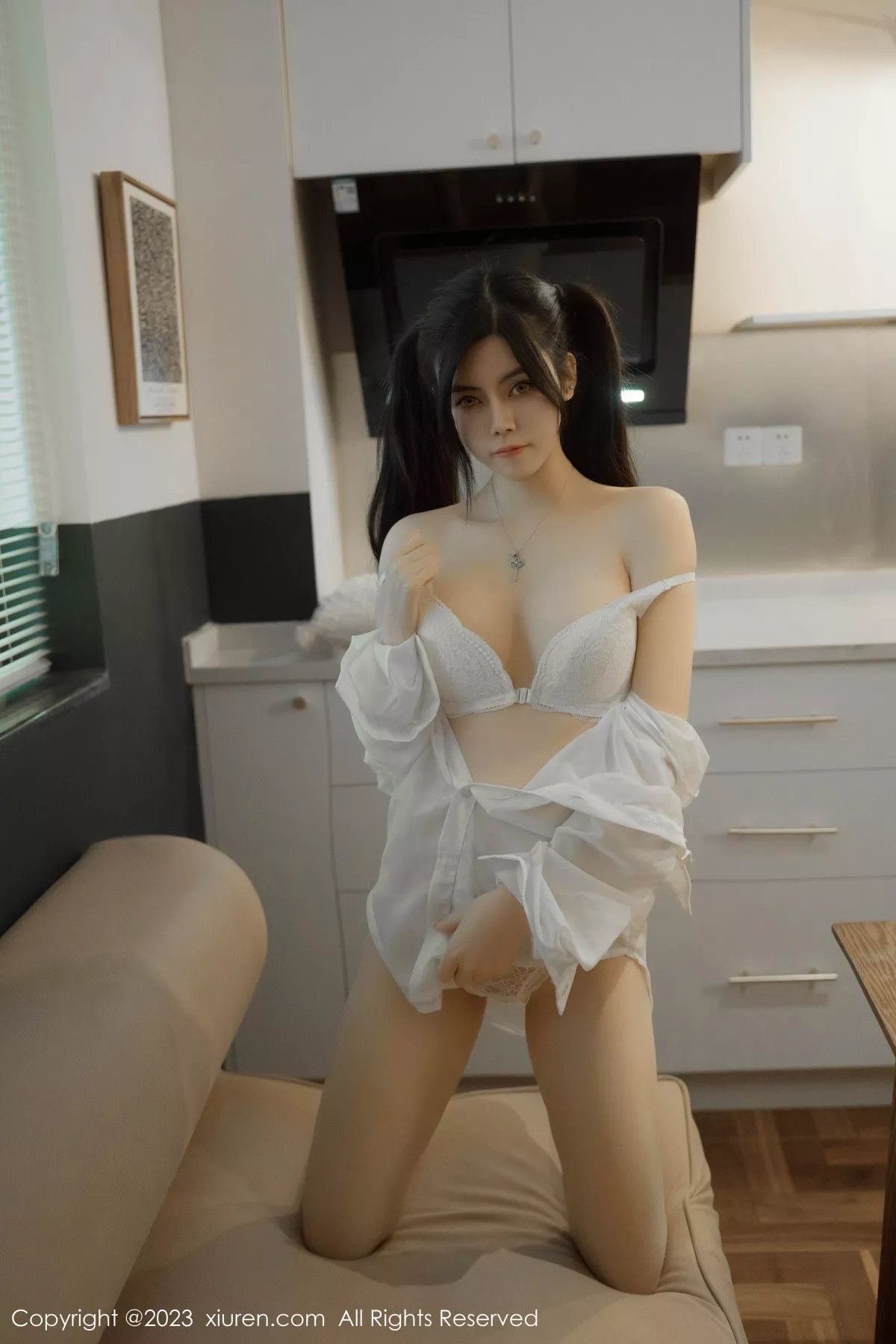 秀人集.com_[XiuRen秀人网]No.6896_模特白甜性感白色薄透衬衫露白色蕾丝内衣秀惹火身材诱惑写真50P