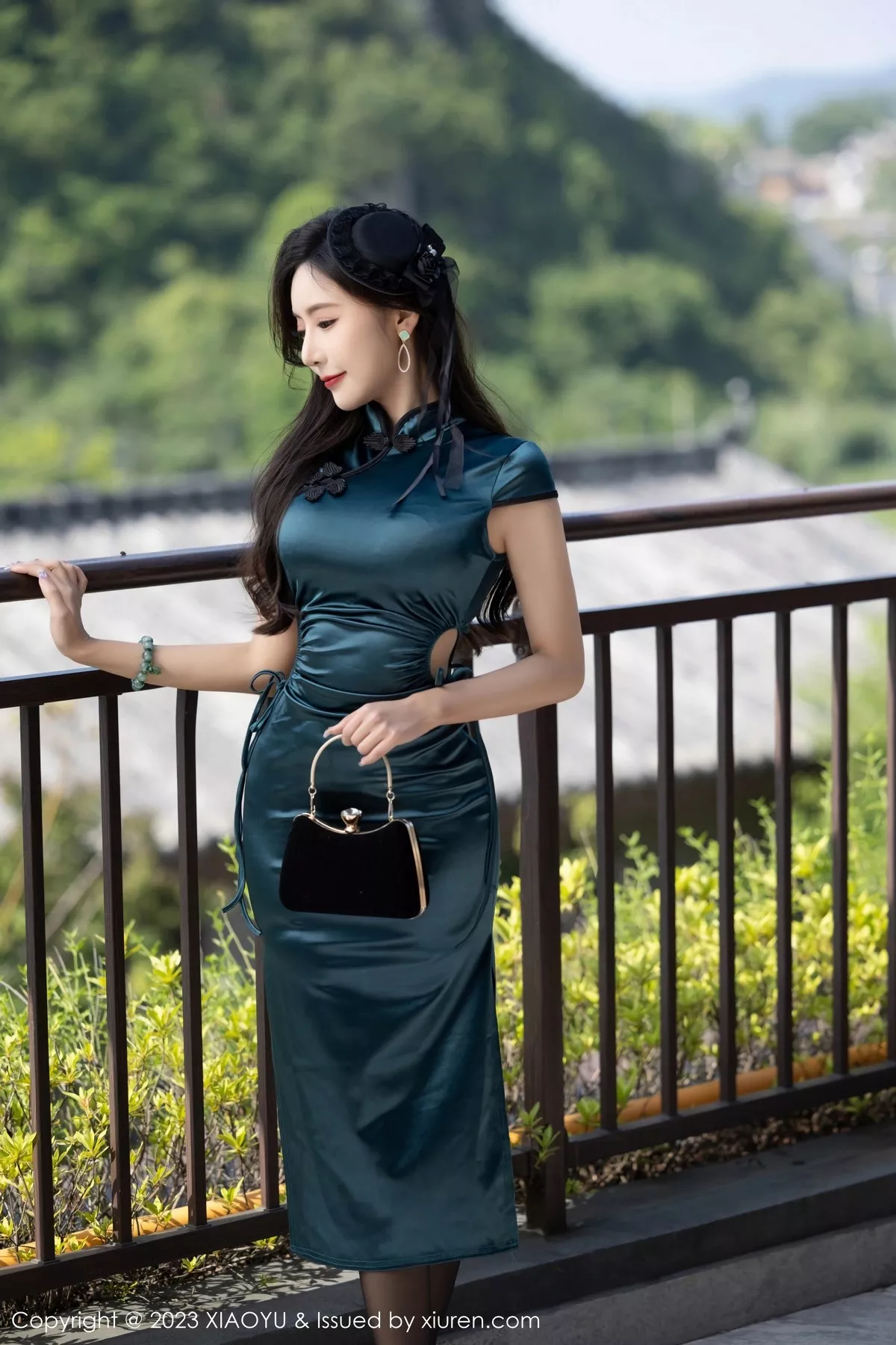 秀人集.com_[XiaoYu画语界]Vol.1048_女神王馨瑶yanni暗绿色旗袍露黑色蕾丝内衣秀曼妙身姿诱惑写真84P