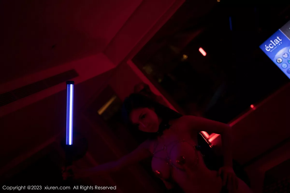 秀人集.com_[XiuRen秀人网]No.6908_模特大琪琪Emily脱红灰毛衣露黑色情趣内衣秀玲珑身段诱惑写真82P