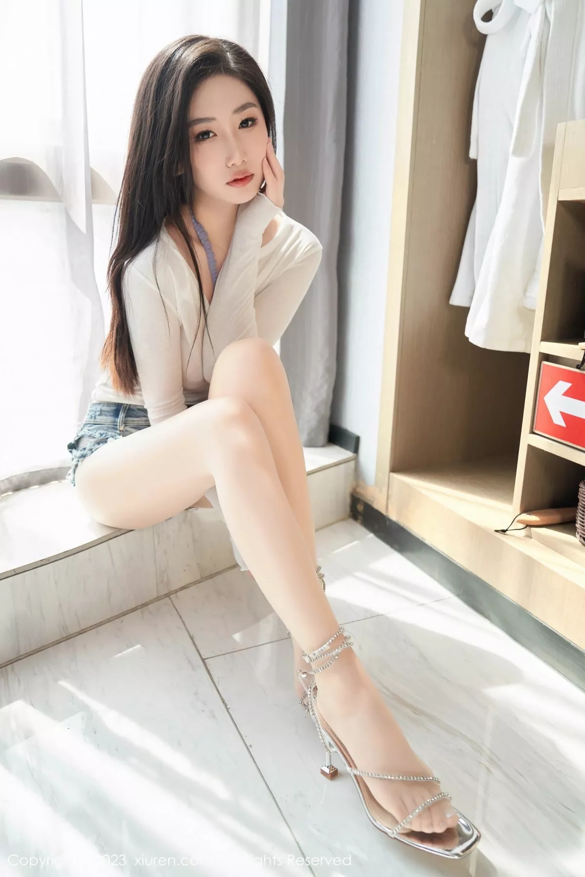 秀人集.com_[XiuRen秀人网]No.6911_模特沈青黛轻透上衣配牛仔短裤露超薄肉丝秀曼妙身姿诱惑写真91P