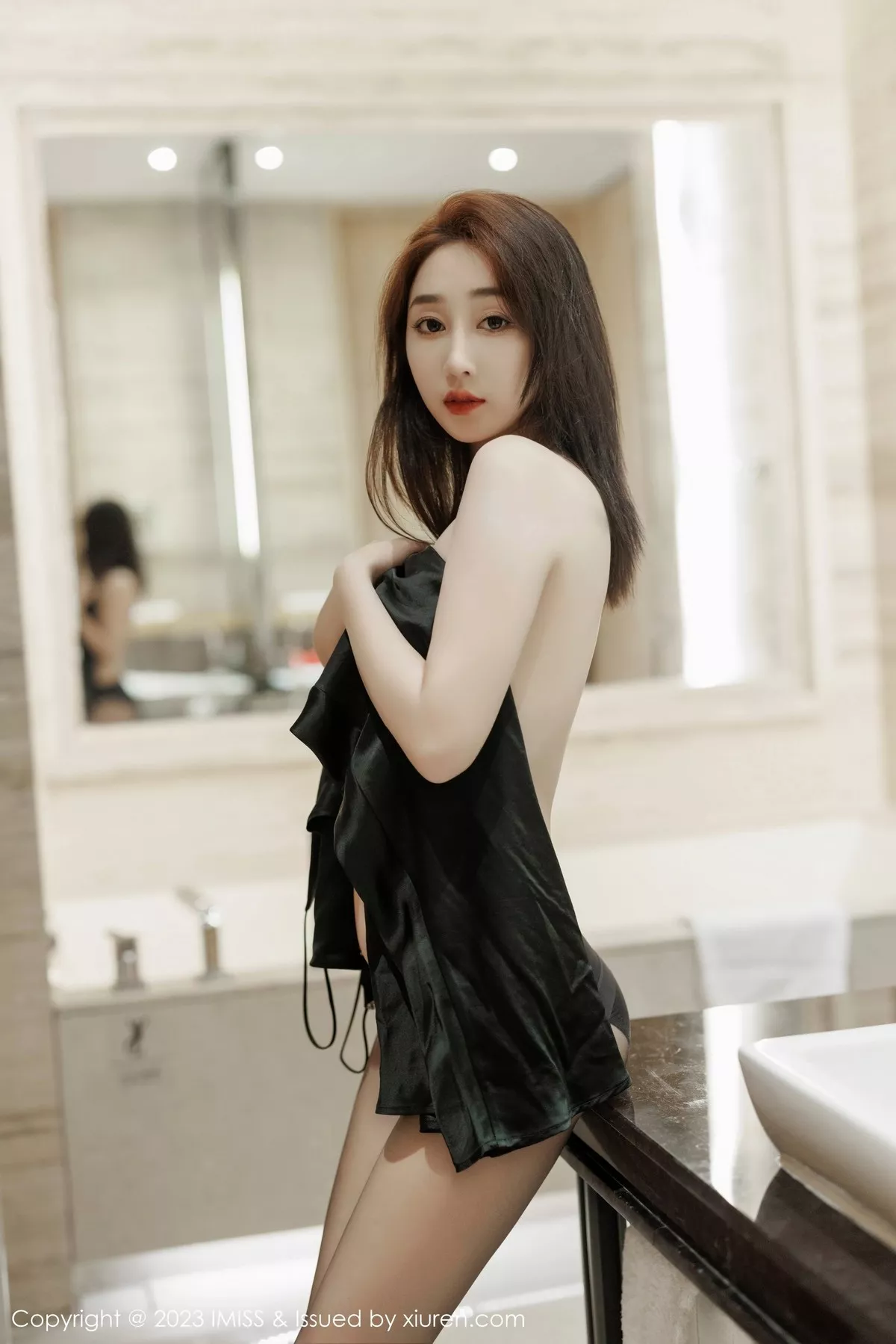 秀人集.com_[IMISS爱蜜社]Vol.734_模特九月生性感黑色吊带裙配超薄黑丝秀完美身材迷人诱惑写真40P