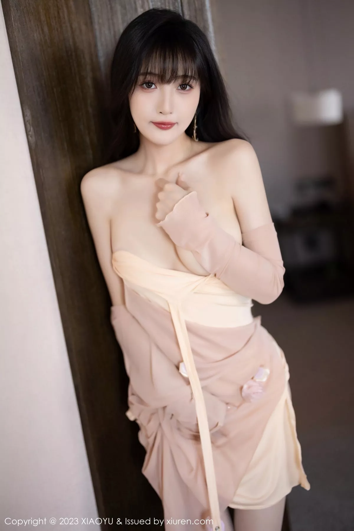 秀人集.com_[XiaoYu画语界]Vol.1049_模特林星阑浅色连衣裙配超薄肉丝+红色服饰配无内黑丝诱惑写真85P