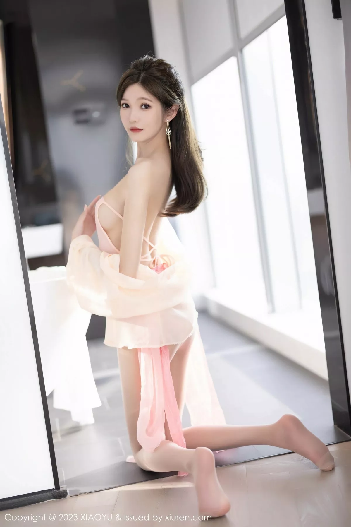 秀人集.com_[XiaoYu画语界]Vol.1050_模特程程程白色吊带长裙+粉红色薄纱布兜秀曼妙身姿诱惑写真88P