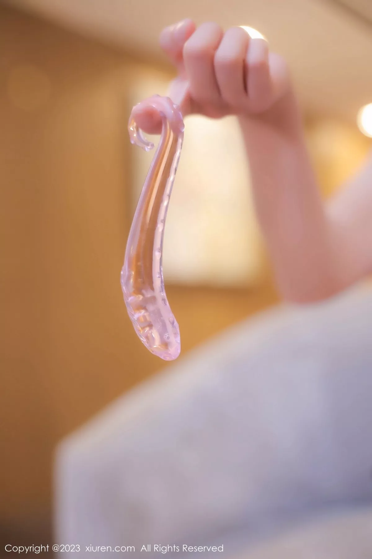 秀人集.com_[XiuRen秀人网]No.6917_模特大美妞儿性感白T配咖啡短裙露白色内衣秀丰满身材诱惑写真85P