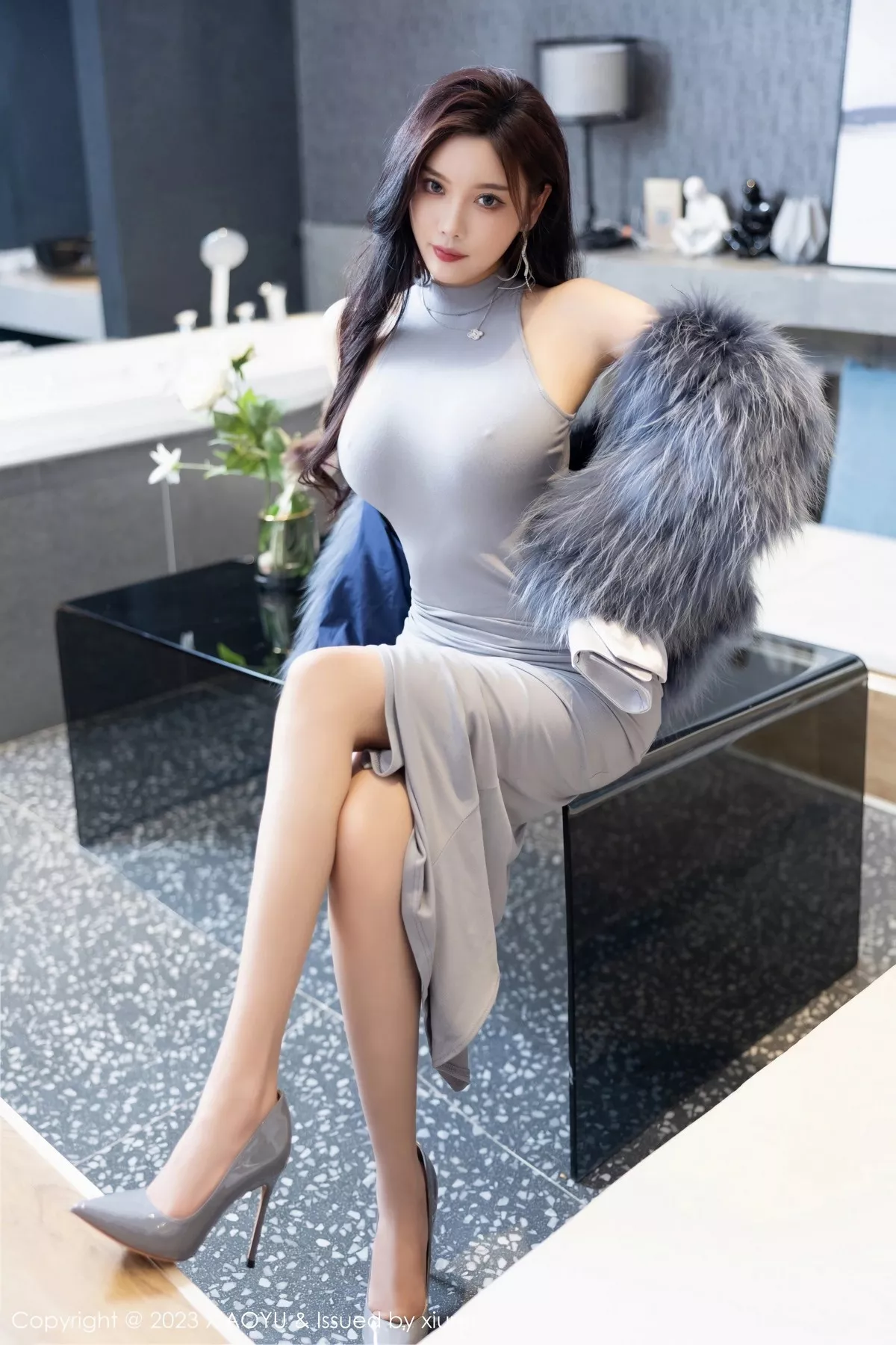 秀人集.com_[XiaoYu画语界]Vol.1051_女神杨晨晨Yome性感灰色真空连衣长裙秀完美丰腴身材诱惑写真87P