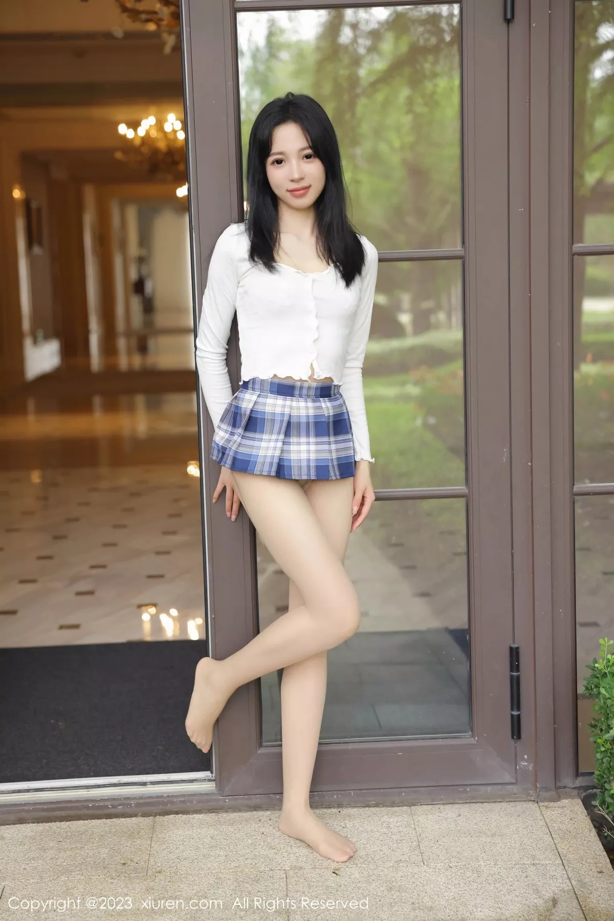 秀人集.com_[XiuRen秀人网]No.6942_模特糖豆sisi白色上衣配蓝色格子裙露淡灰轻透内衣迷人诱惑写真59P