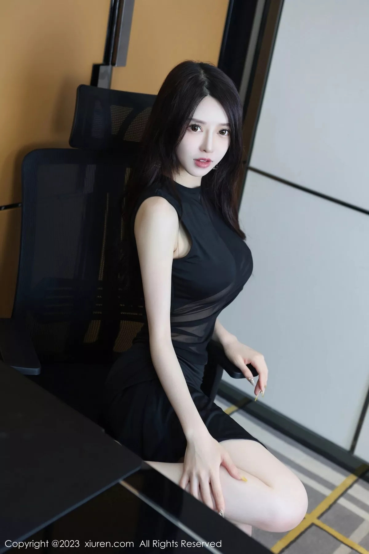 秀人集.com_[XiuRen秀人网]No.6937_模特玉兔miki性感黑色薄纱连衣裙配超薄无内黑丝秀翘臀诱惑写真81P