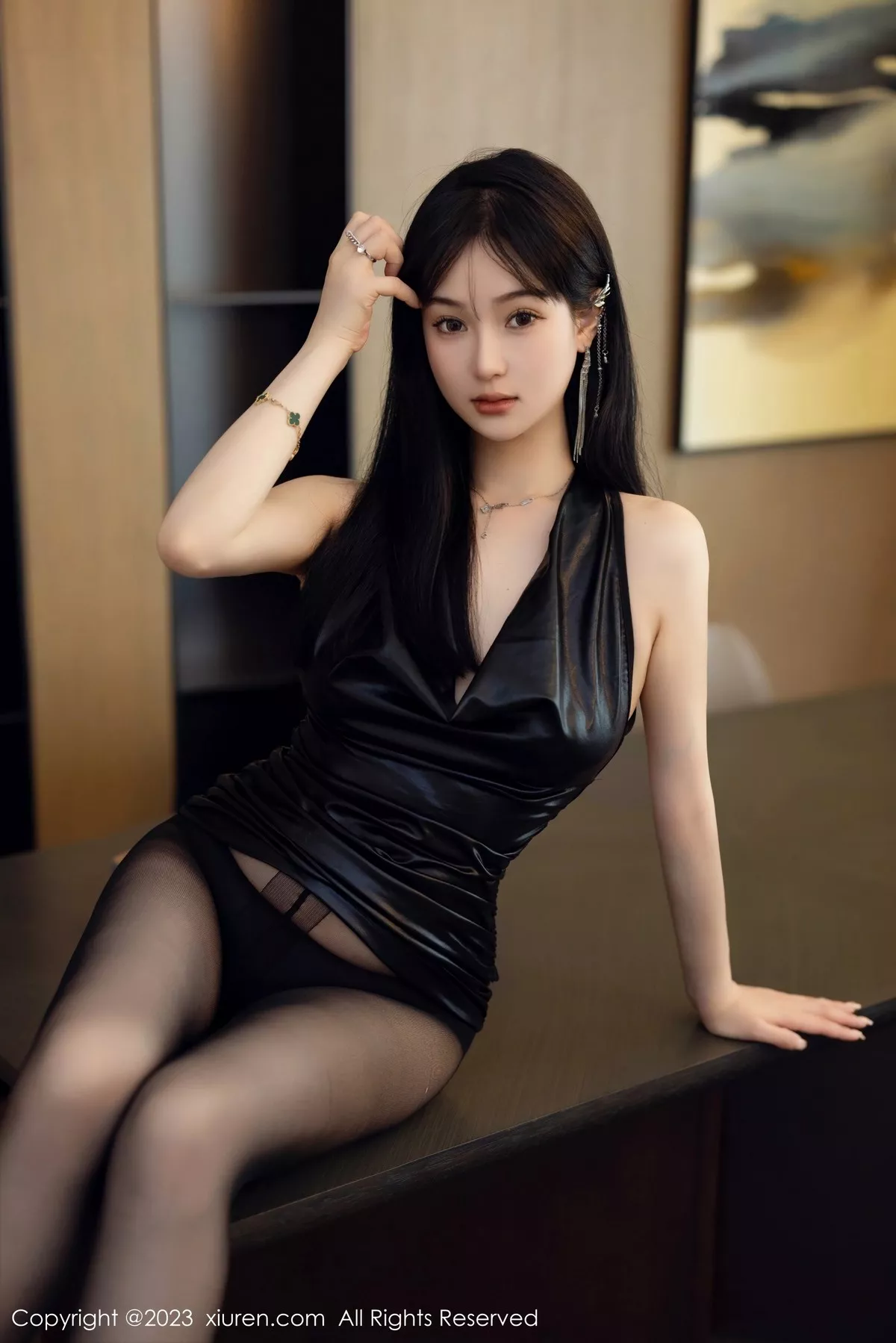 秀人集.com_[XiuRen秀人网]No.6785_模特柚琪Rich黑色紧身连衣短裙配超薄黑丝秀曼妙身姿诱惑写真60P