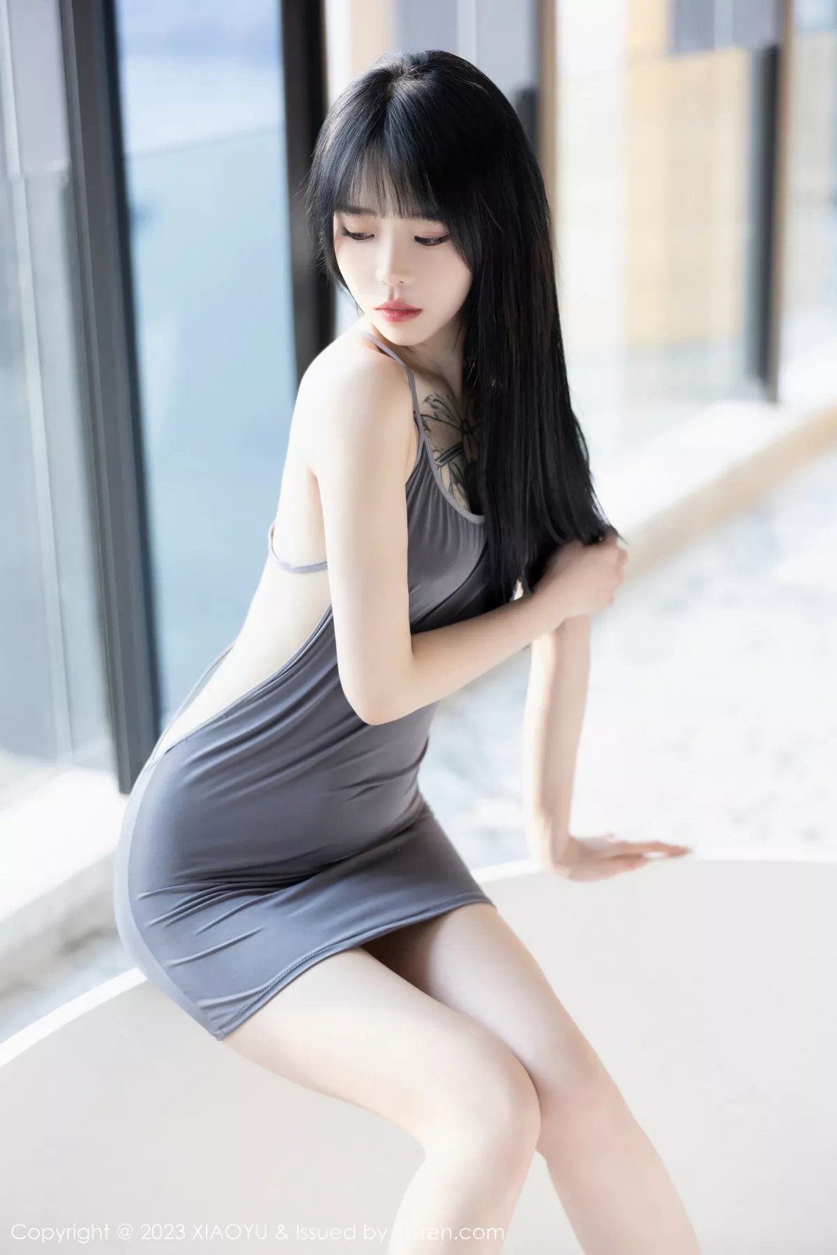 秀人集.com_[XiaoYu画语界]Vol.1037_模特奶瓶私房浴室性感灰色露肩连衣裙秀曼妙身姿迷人诱惑写真87P