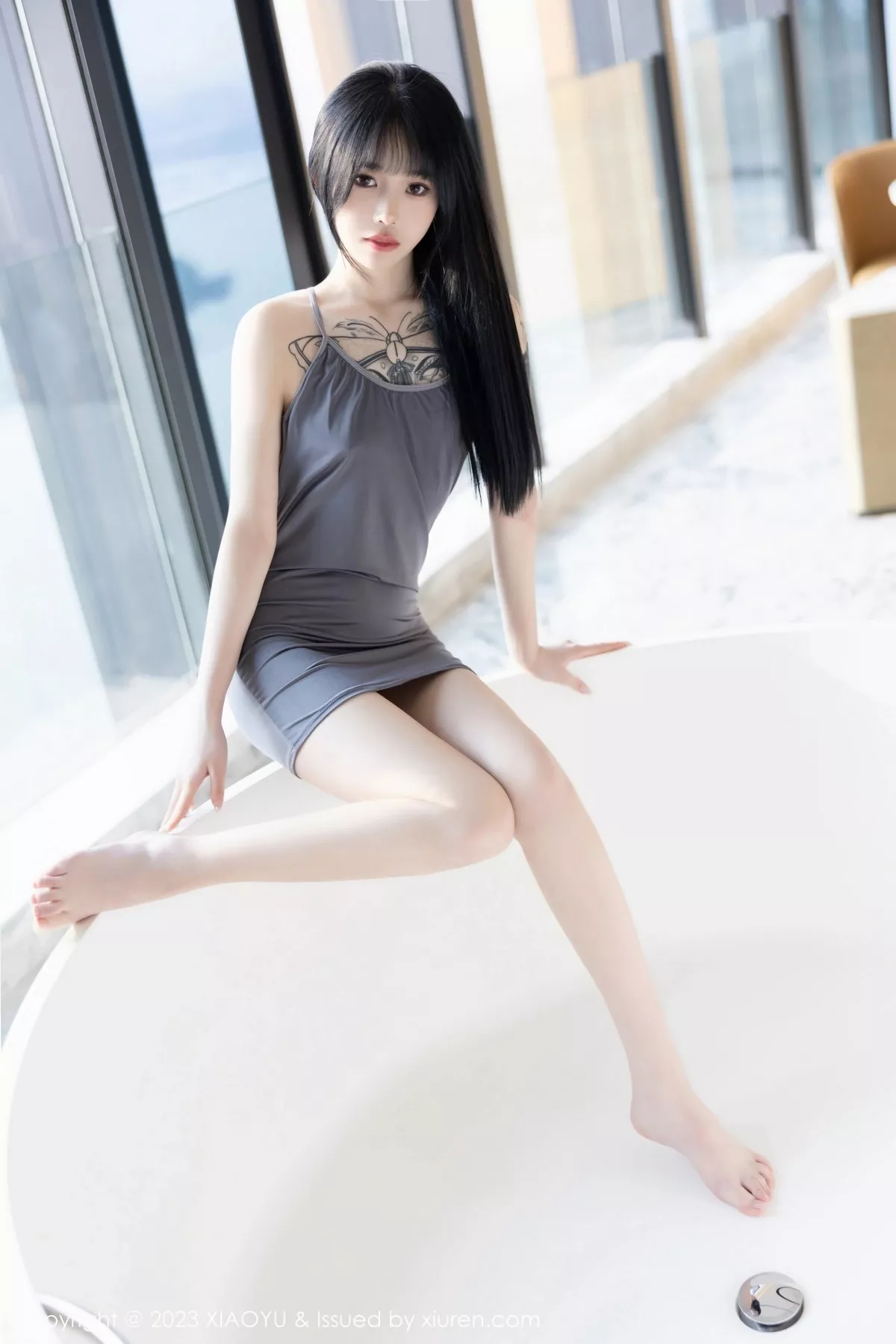 秀人集.com_[XiaoYu画语界]Vol.1037_模特奶瓶私房浴室性感灰色露肩连衣裙秀曼妙身姿迷人诱惑写真87P