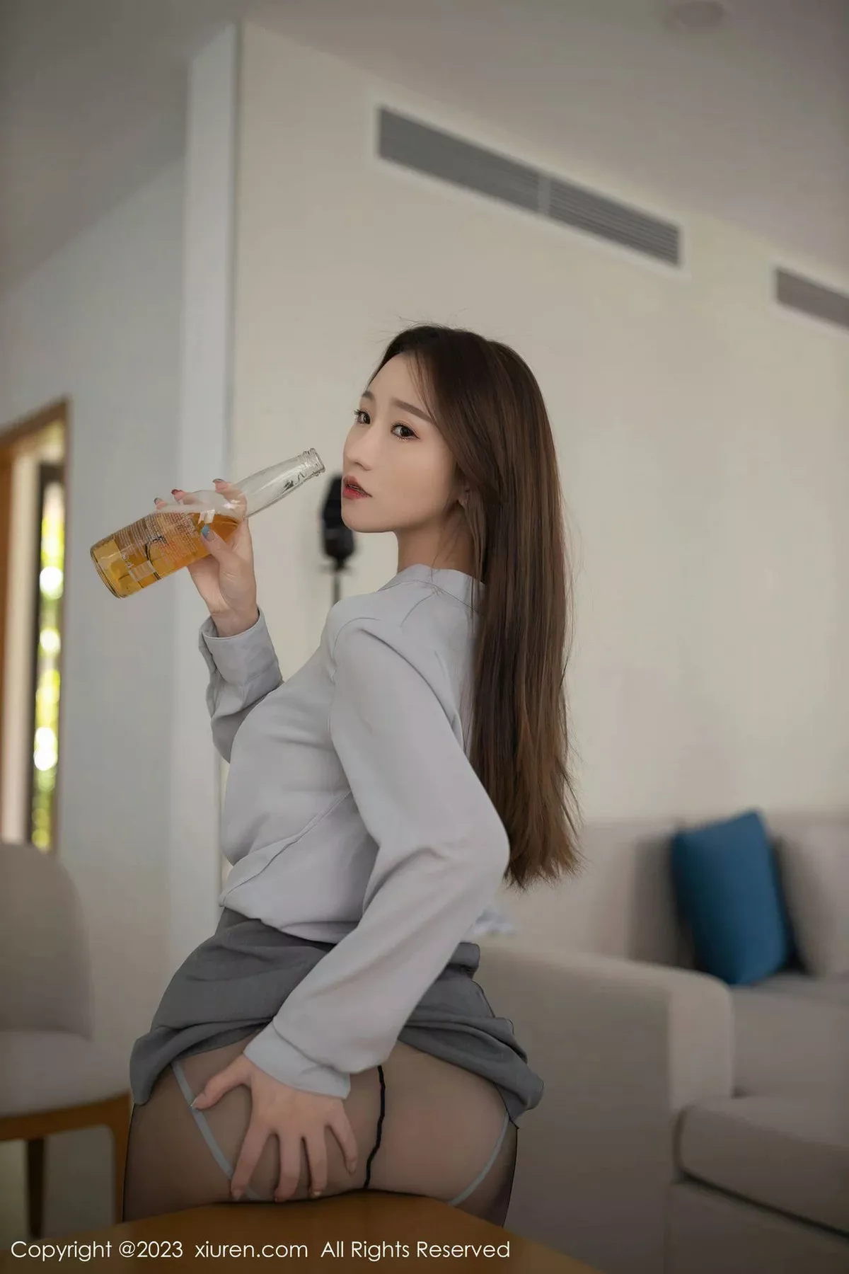 秀人集.com_[XiuRen秀人网]No.6989_模特杏子Yada醉酒主题性感淡灰色轻透内衣配超薄黑丝诱惑写真80P