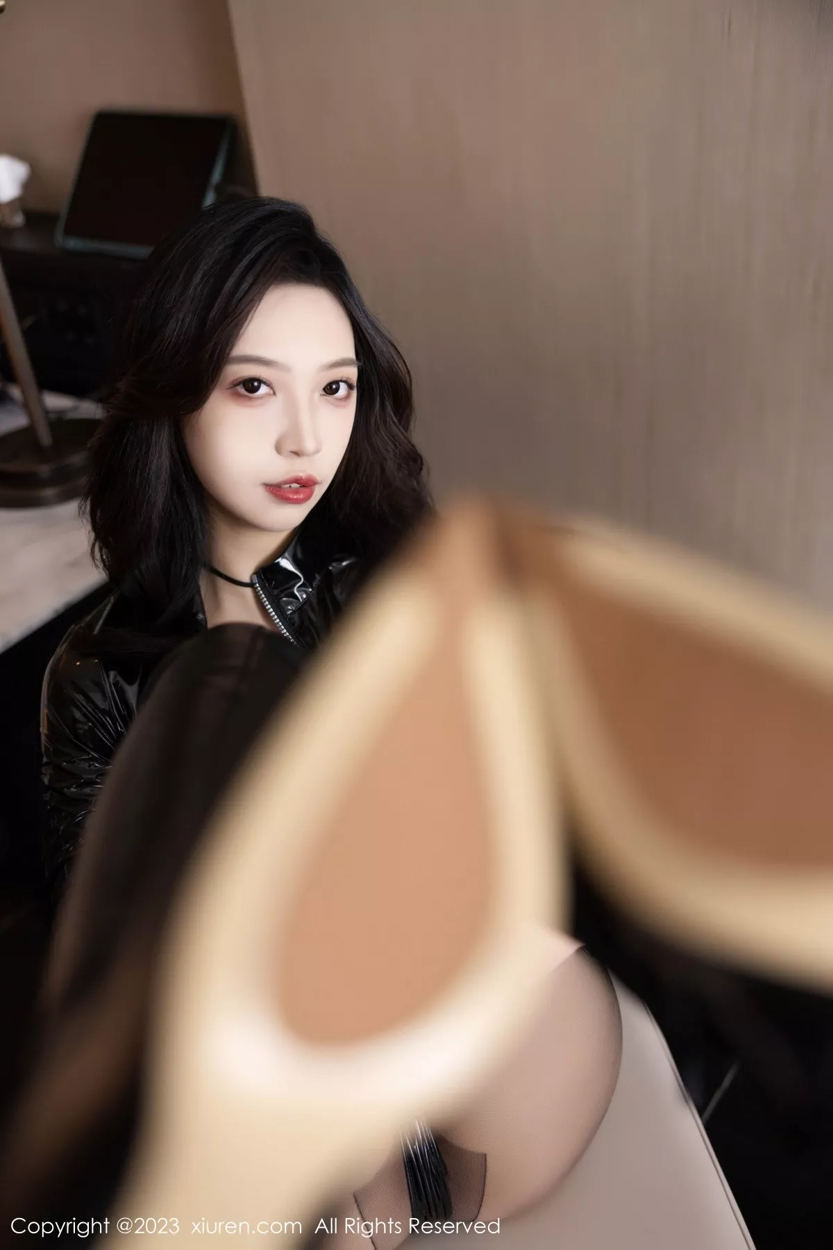 秀人集.com_[XiuRen秀人网]No.6988_模特郑颖姗Bev黑色皮质连体衣配超薄黑丝秀丰腴身材诱惑写真90P