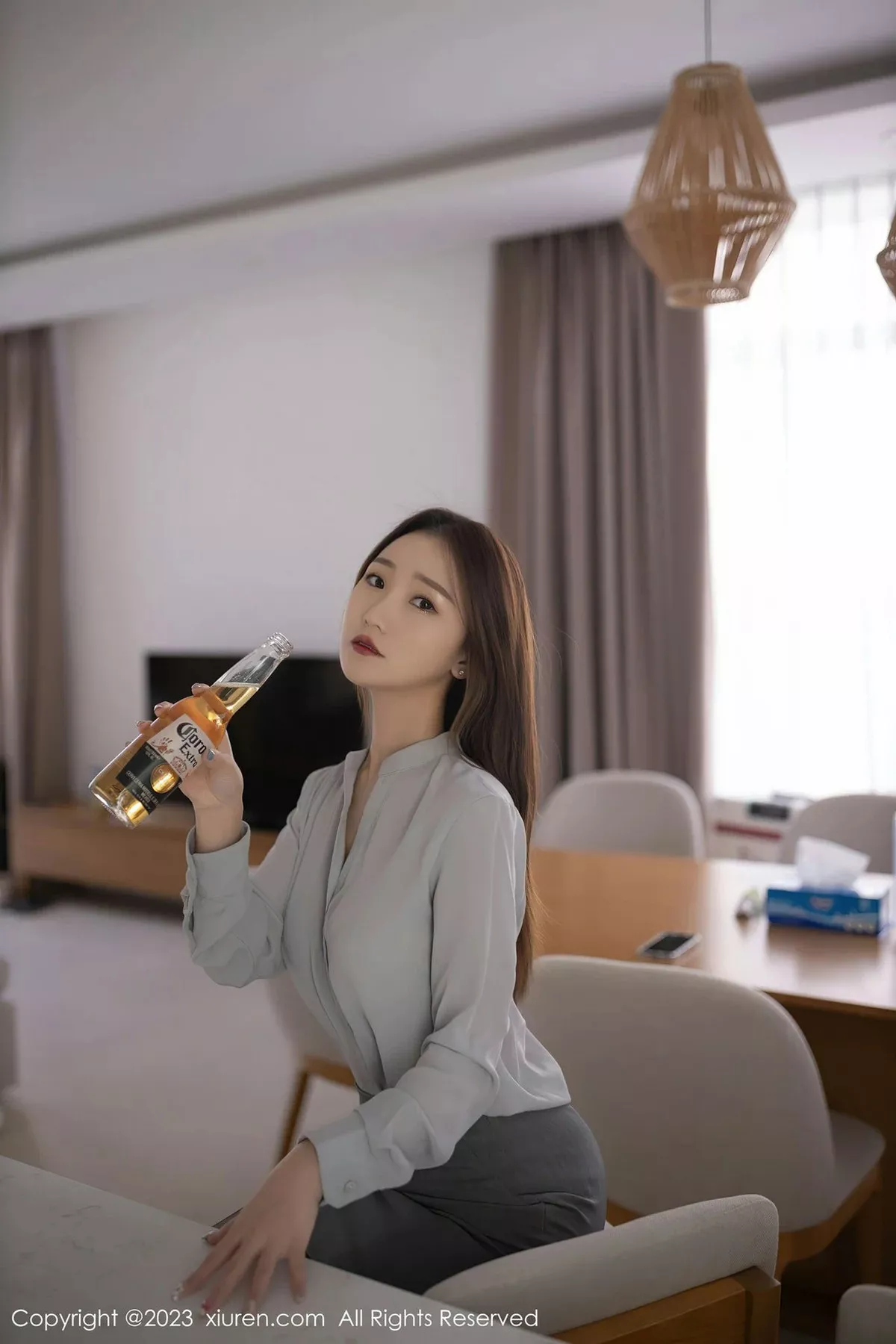 秀人集.com_[XiuRen秀人网]No.6989_模特杏子Yada醉酒主题性感淡灰色轻透内衣配超薄黑丝诱惑写真80P