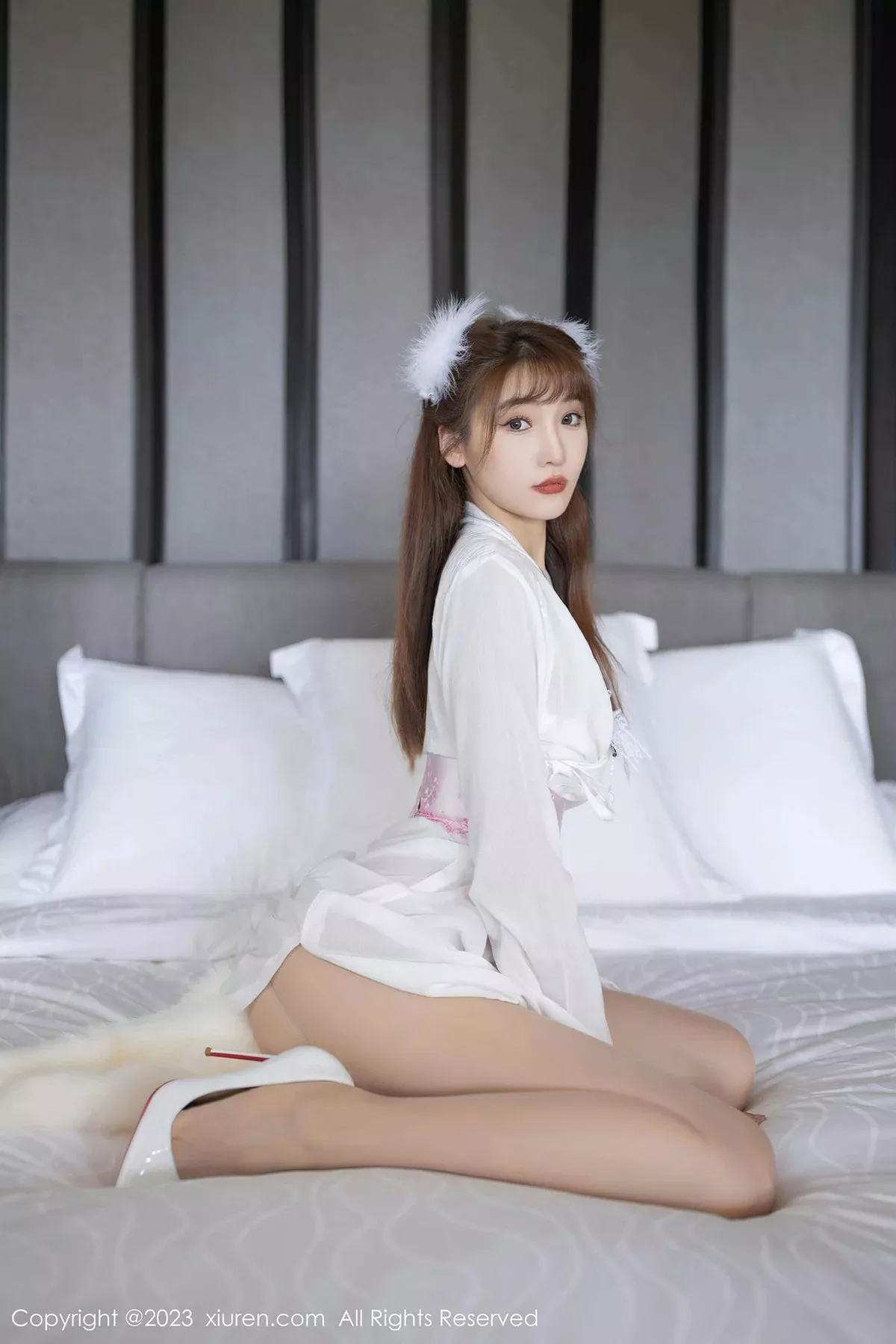 秀人集.com_[XiuRen秀人网]No.6999_模特陆萱萱白狐装扮性感白色蕾丝情趣内衣秀惹火身材诱惑写真80P