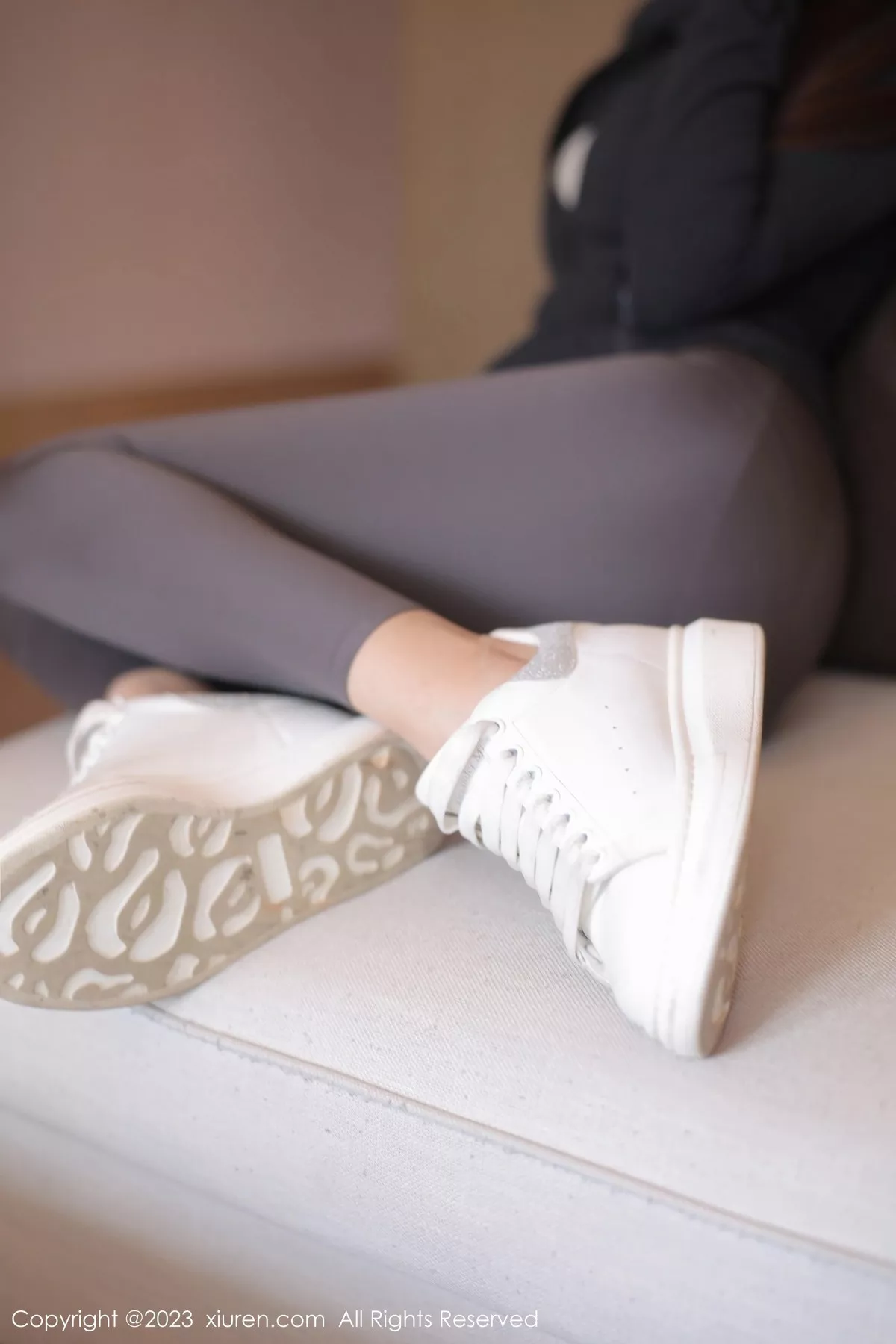 秀人集.com_[XiuRen秀人网]No.7001_模特汐汐baby性感深色收身衣配运动裤秀凹凸惹火身材诱惑写真98P