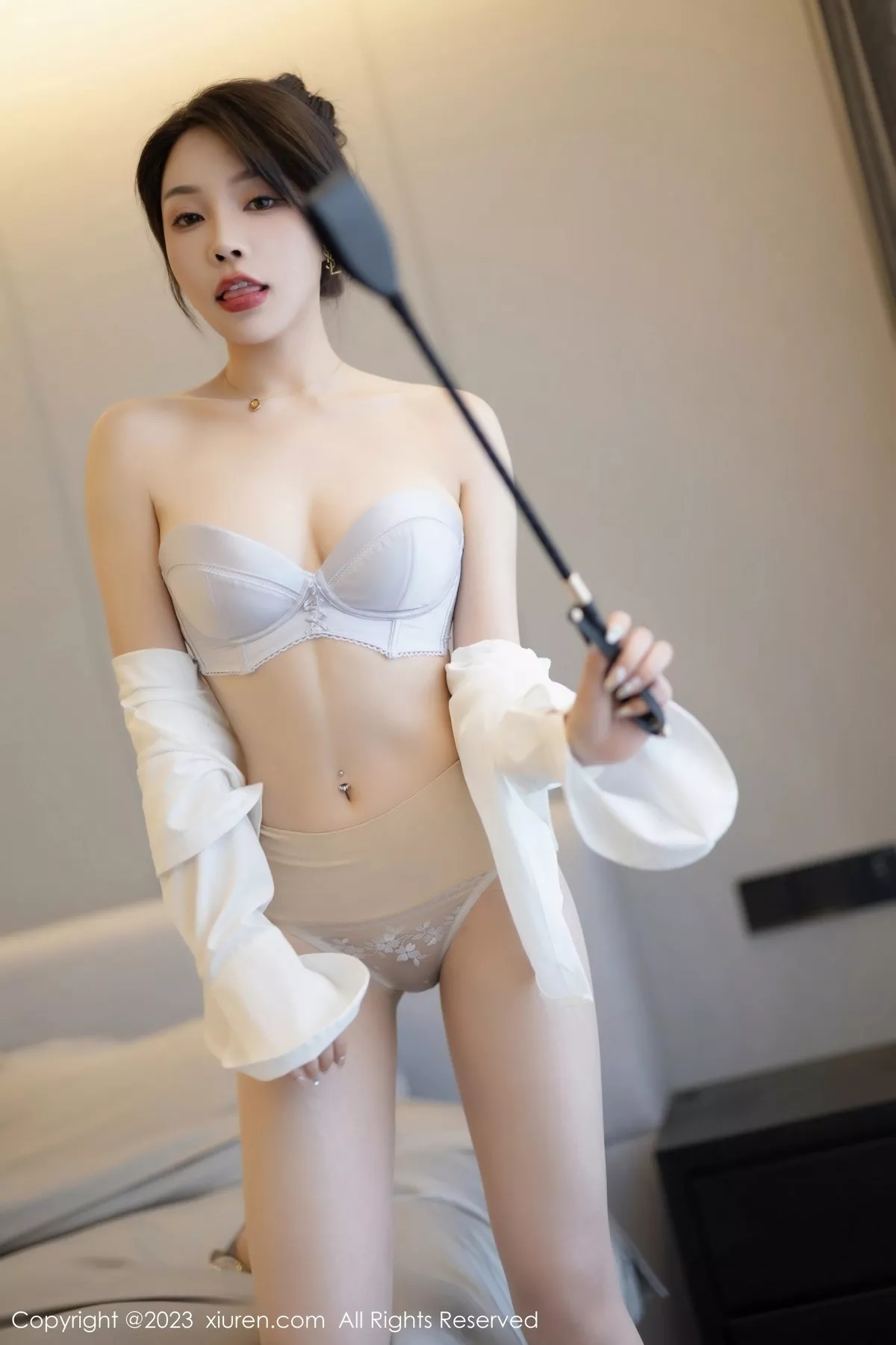 秀人集.com_[XiuRen秀人网]No.7002_女神徐莉芝Booty白上衣配灰短裙露浅色内衣秀曼妙身姿诱惑写真84P