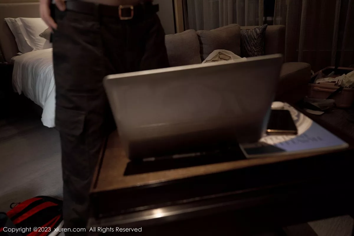 秀人集.com_[XiuRen秀人网]No.7009_女神周于希Sally性感墨绿吊带裙配黑丝吊袜秀翘臀美腿诱惑写真102P