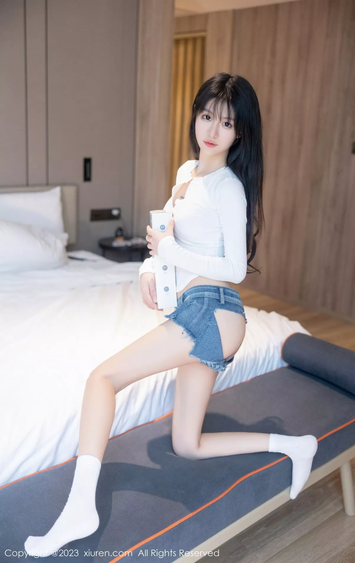 秀人集.com_[XiuRen秀人网]No.7010_模特幼幼性感白色上衣配破烂牛仔短裤秀完美身材撩人诱惑写真88P