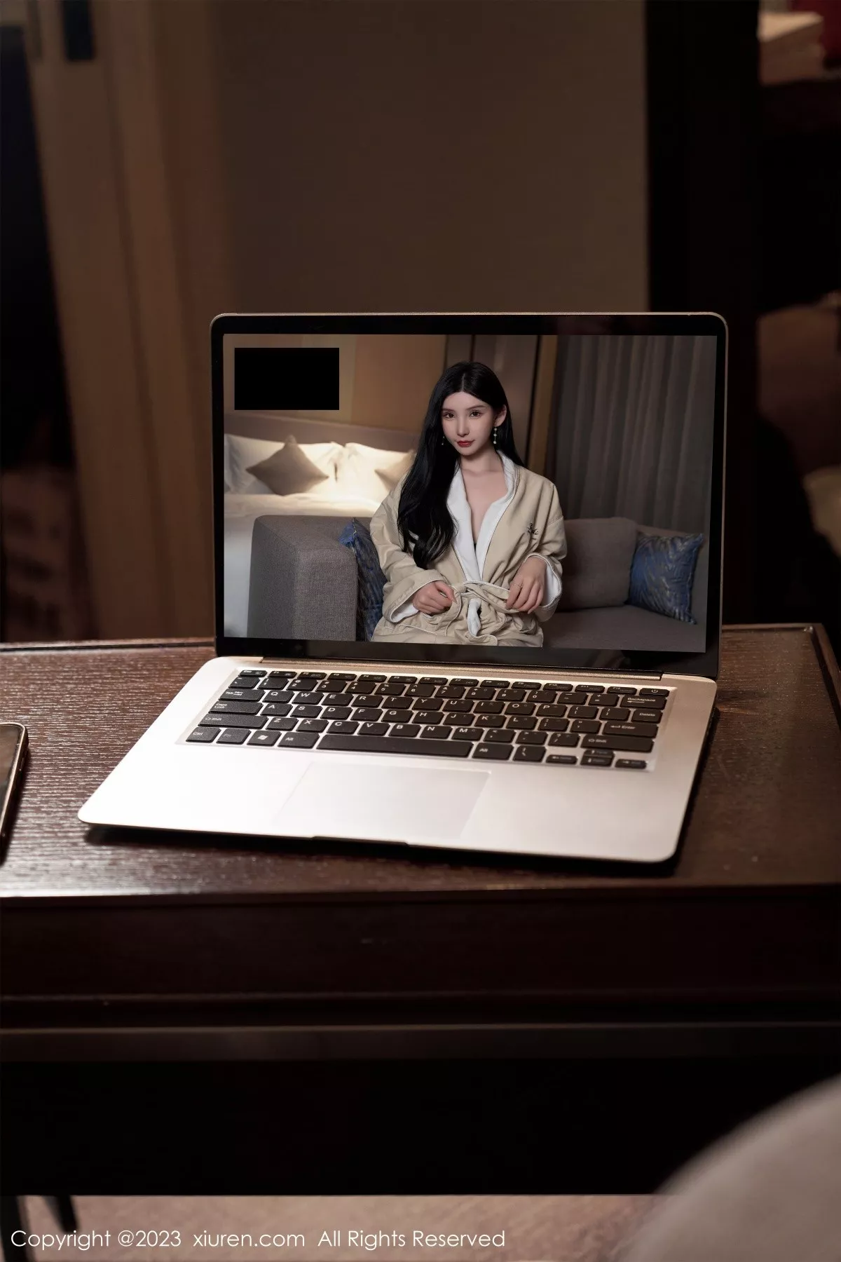 秀人集.com_[XiuRen秀人网]No.7009_女神周于希Sally性感墨绿吊带裙配黑丝吊袜秀翘臀美腿诱惑写真102P