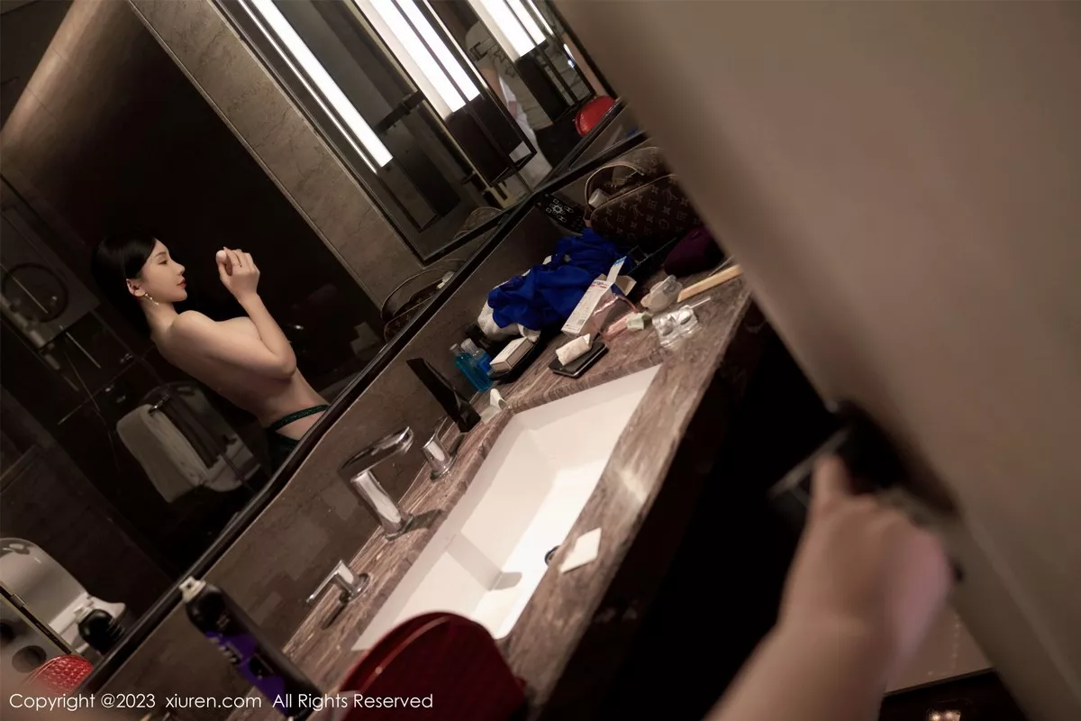 秀人集.com_[XiuRen秀人网]No.7009_女神周于希Sally性感墨绿吊带裙配黑丝吊袜秀翘臀美腿诱惑写真102P