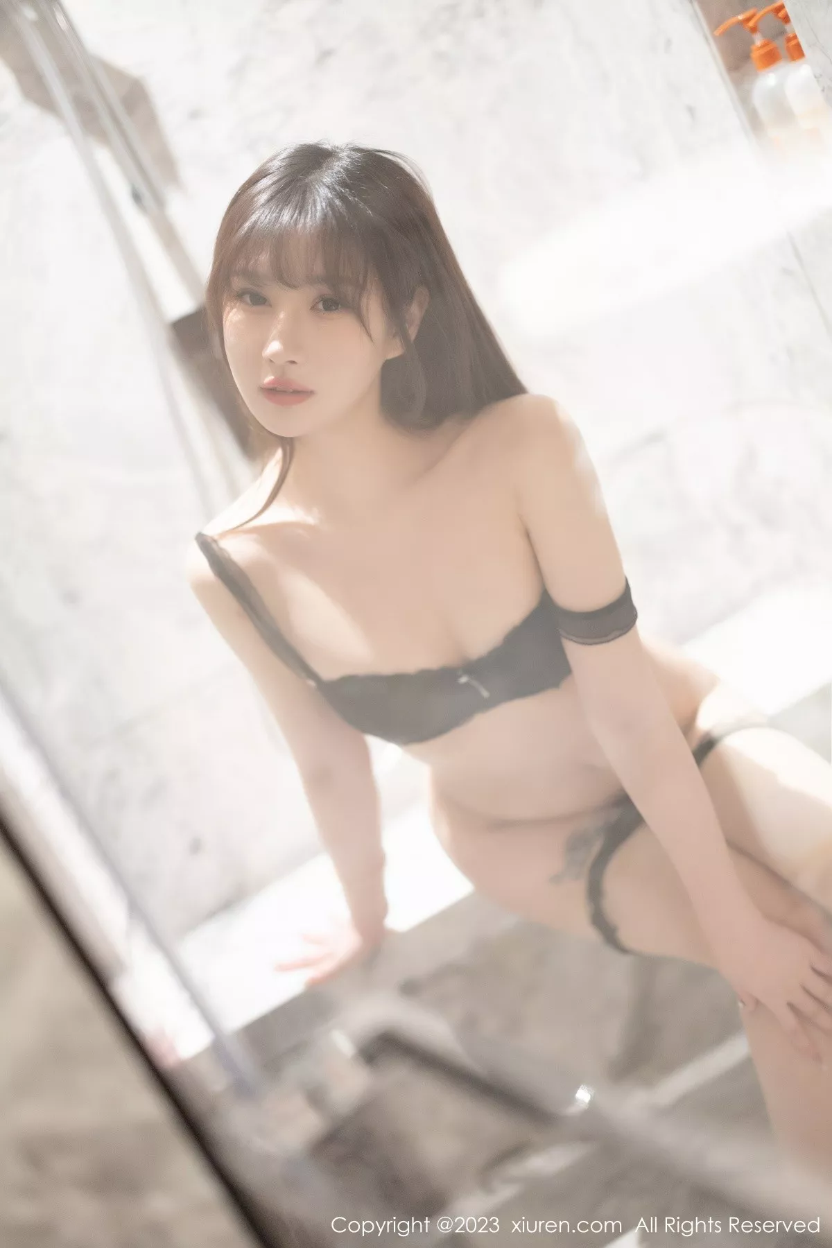 秀人集.com_[XiuRen秀人网]No.7013_模特张欣欣半脱露黑色蕾丝内衣配超薄肉丝秀苗条身材诱惑写真82P