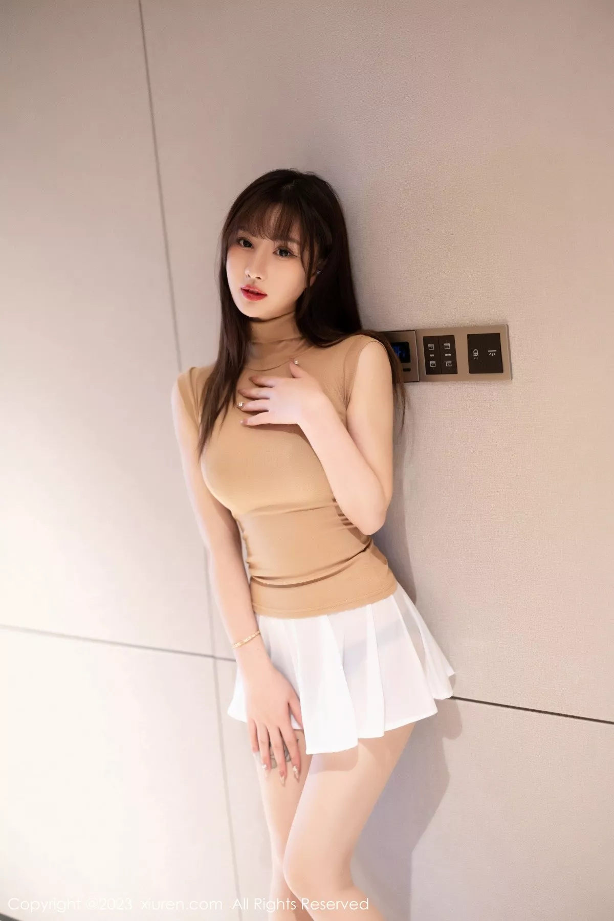 秀人集.com_[XiuRen秀人网]No.7013_模特张欣欣半脱露黑色蕾丝内衣配超薄肉丝秀苗条身材诱惑写真82P