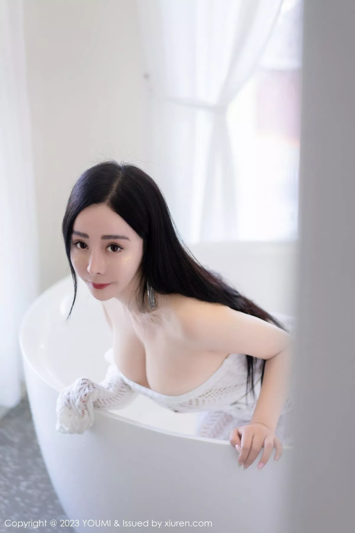 秀人集.com_[YouMi尤蜜荟]Vol.960_模特允爾泳池拍摄性感白色缕空连衣裙秀丰满身材惹火诱惑写真69P