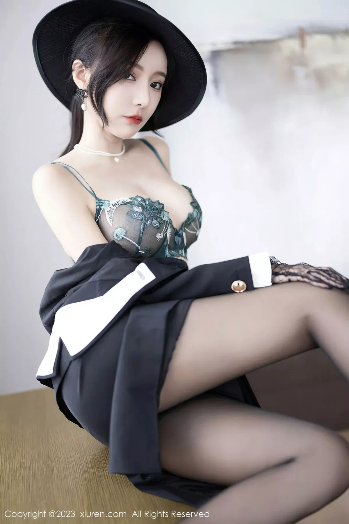 秀人集.com_[XiuRen秀人网]No.7048_女神王馨瑶yanni墨绿色轻透蕾丝内衣配黑丝秀完美身材诱惑写真81P