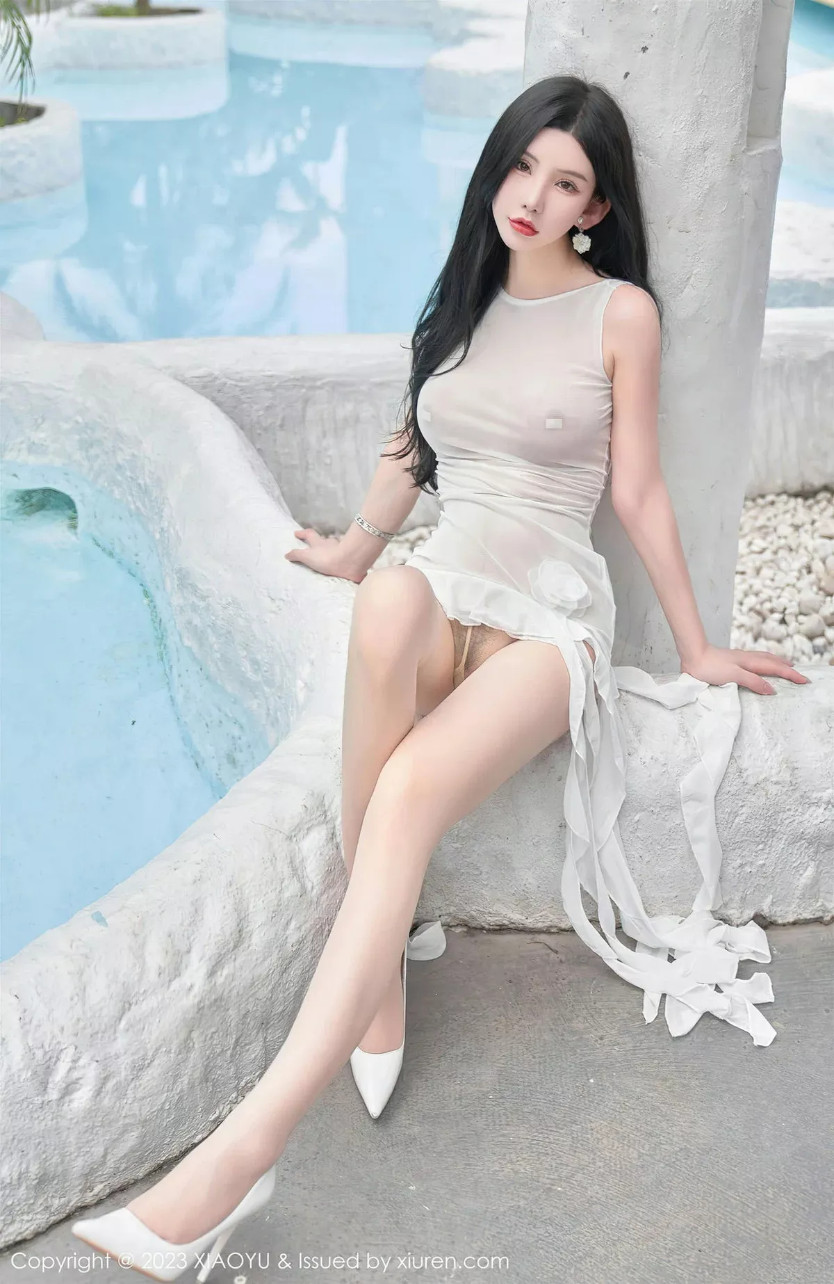 秀人集.com_[XiuRen秀人网]No.7049_女神周于希Sally水中拍摄白色薄透连衣长裙秀惹火身材诱惑写真90P