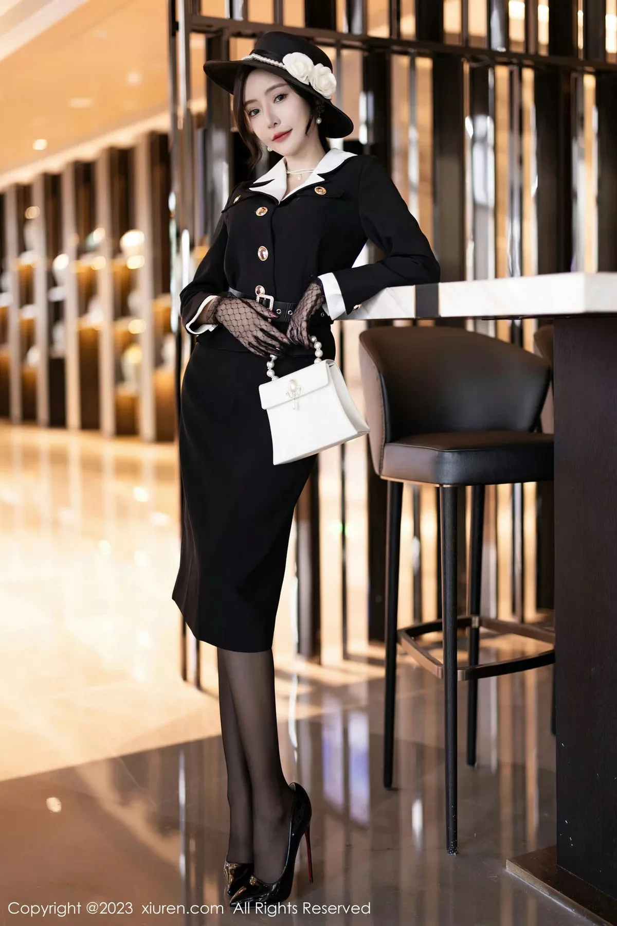 秀人集.com_[XiuRen秀人网]No.7048_女神王馨瑶yanni墨绿色轻透蕾丝内衣配黑丝秀完美身材诱惑写真81P