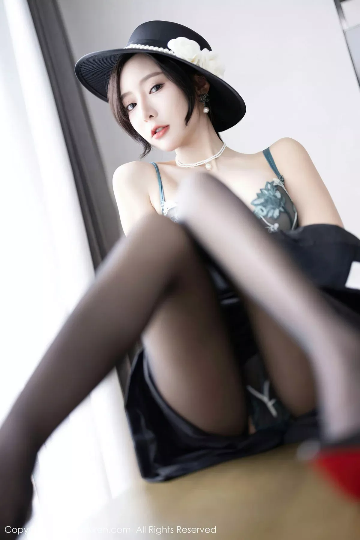 秀人集.com_[XiuRen秀人网]No.7048_女神王馨瑶yanni墨绿色轻透蕾丝内衣配黑丝秀完美身材诱惑写真81P